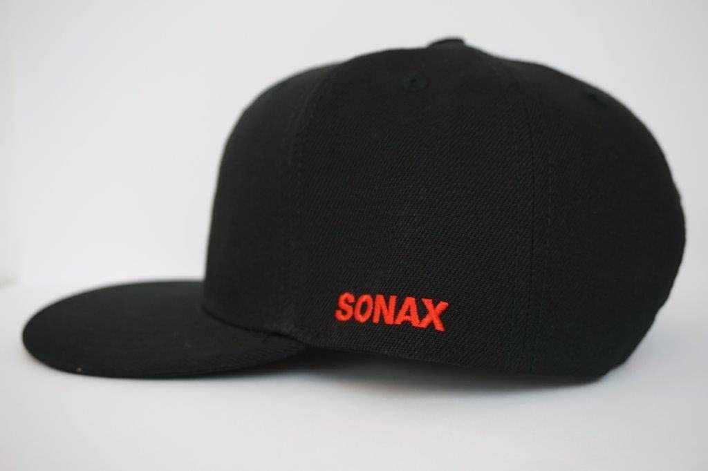 SONAX FelgenBeast package with BeastCap removes even beastly dirt on all polished, chrome-plated and matt steel and light alloy rims Art no. 07653000