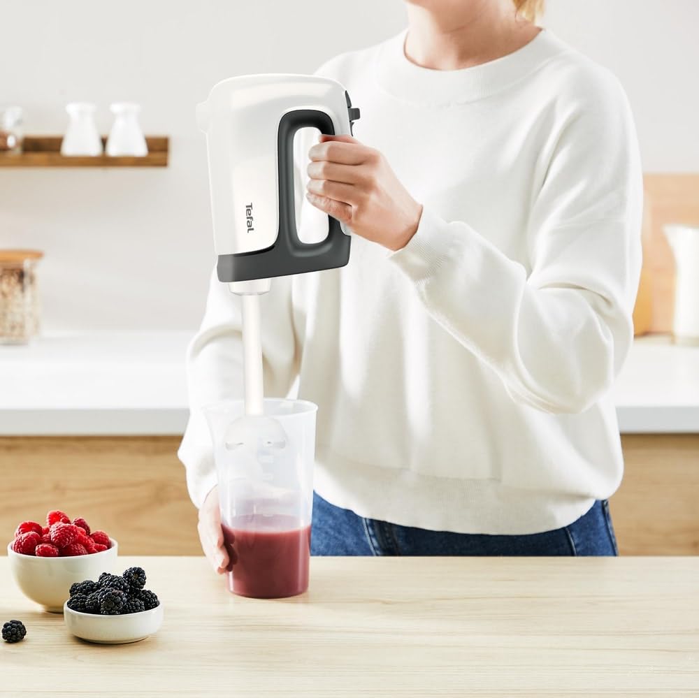 Tefal Prep'Mix+ Mixer de mână cu blender, 500 Watt, buton glisant cu 5 viteze + Turbo, inclusiv accesorii: 2 teluri/2 cârlige pentru frământat/blender/recipient de măsurare, alb/negru, HT4611