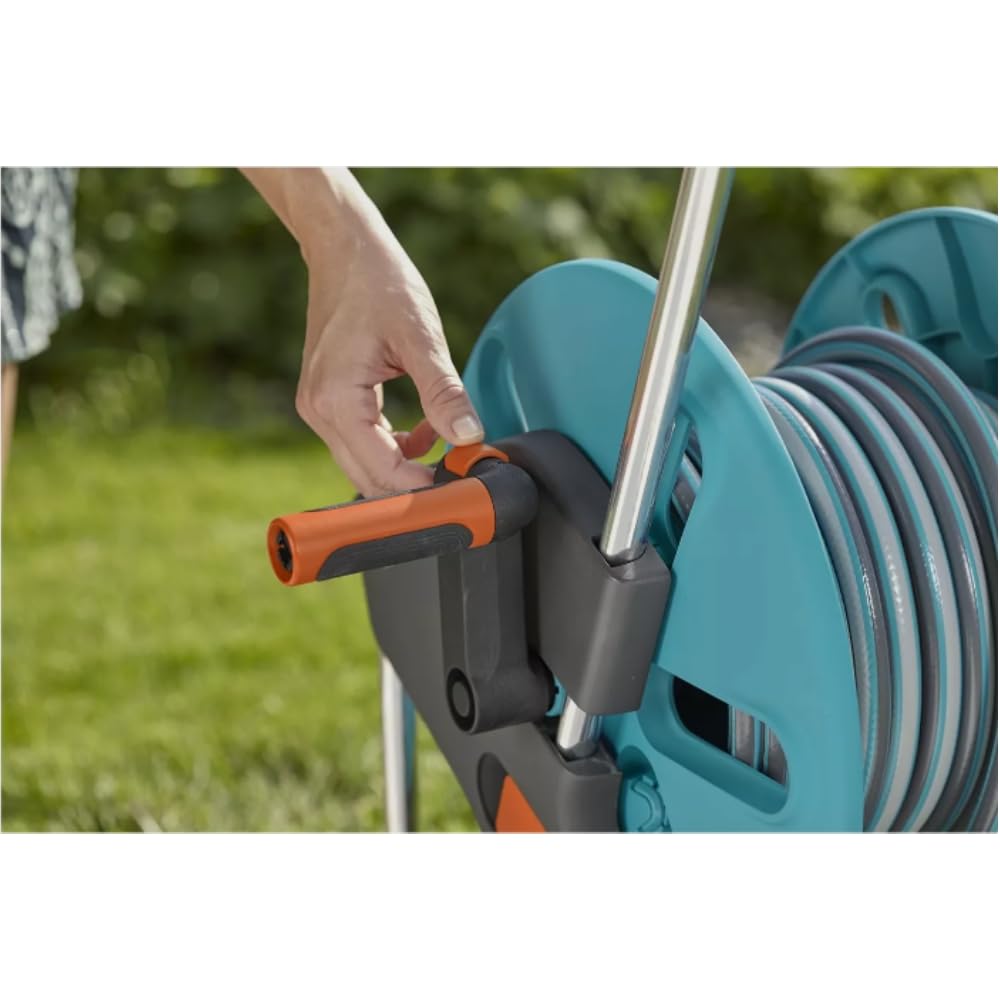 Gardena CleverRoll M: Hose trolley with up to 60 m capacity, particularly stable, with clip for syringe storage, drip stop, freely selectable crank side (18511-20)