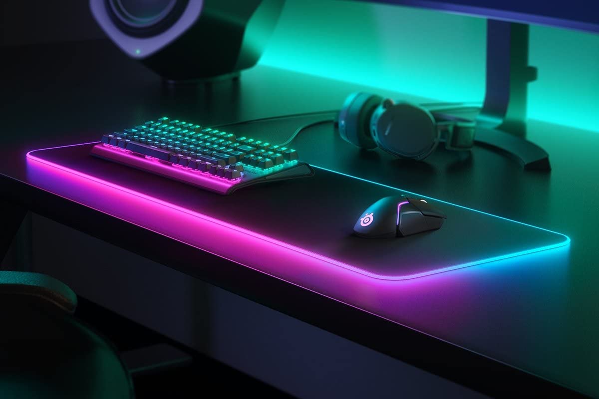 SteelSeries QcK Prism Cloth XL - Mauspad de gaming – iluminare RGB în 2 zone – dimensiune XL (900mm x 300mm x 2mm) - 63826