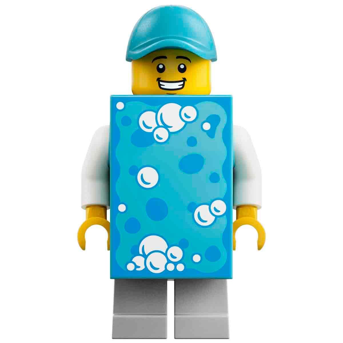LEGO City car wash toy - including 2 model cars, washing function and 4 minifigures with accessories - birthday gift for boys aged 6 and over - 60497