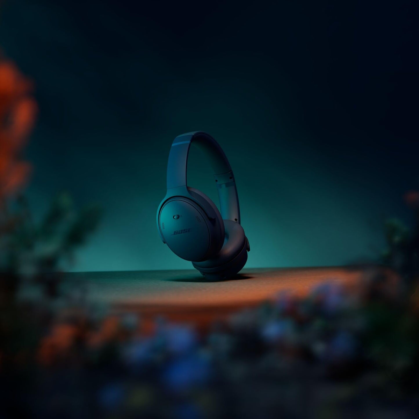 Bose QuietComfort wireless headphones with microphone and noise canceling, Bluetooth over-ear headphones, audiophile headphones, on-ear headphones with noise canceling, up to 24 hours of battery life, twilight blue - 884367-1600
