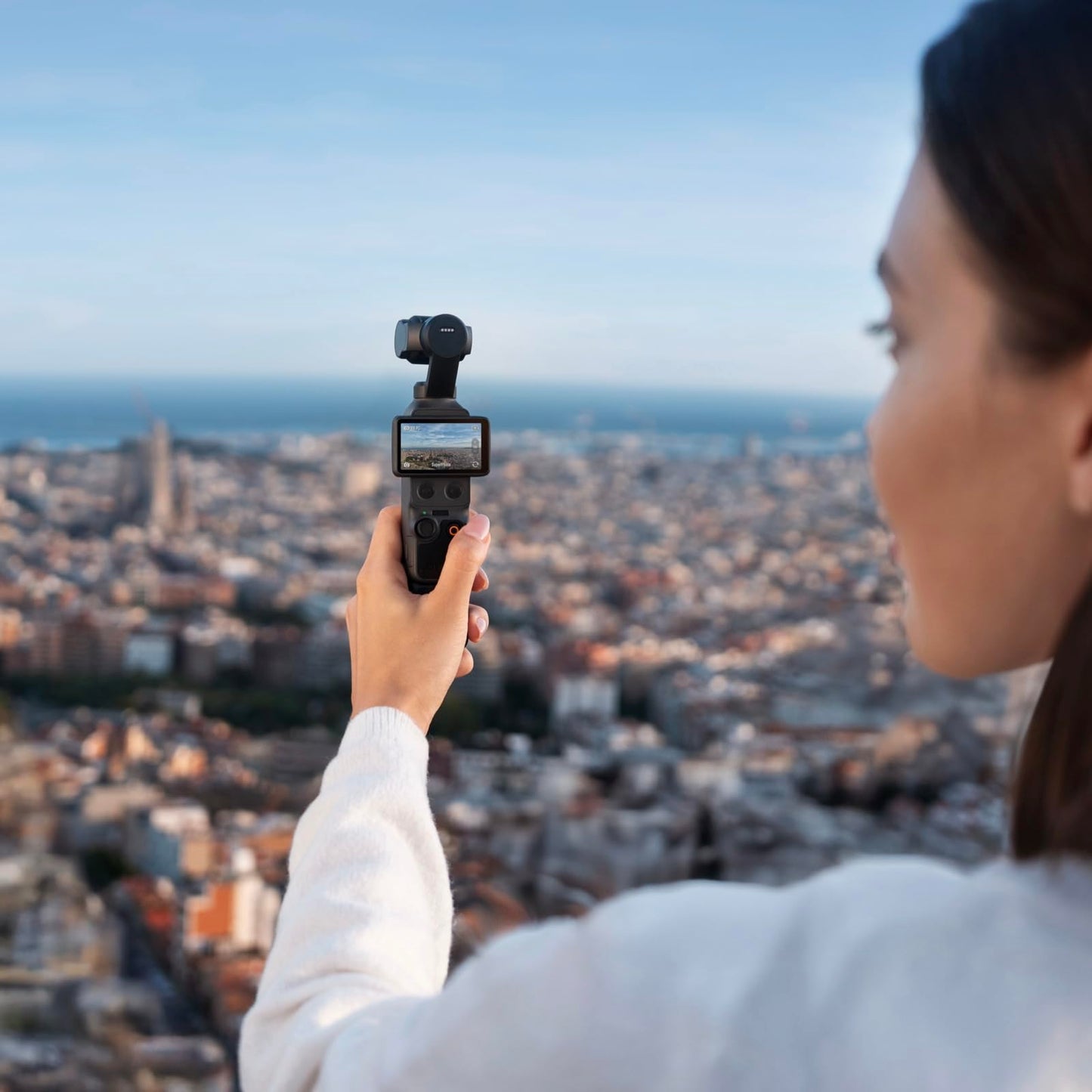 DJI Osmo Pocket 4 Essential Combo, pocket gimbal vlog camera, 1″ CMOS and 4K/240fps, 3‑axis stabilization, 2× lossless zoom, 14‑level dynamic range, 107 GB of built-in memory - 6937224136502