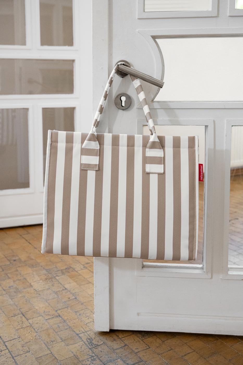Reisenthel daily shopper summerstripes coffee – Modern, straightforward shopper for every occasion - practical handbag, large enough for your purchases and everyday items - DN6056