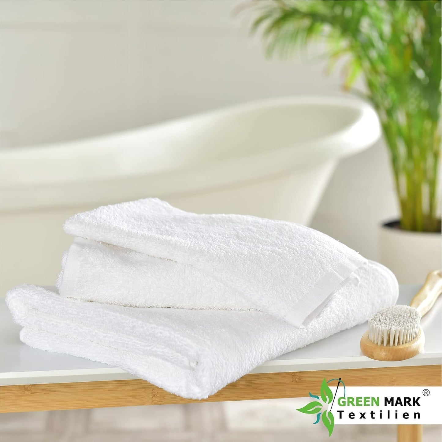 NatureMark 4-piece shower towel set - soft and absorbent shower towels made from 100% cotton, suitable for everyday use - white, 70x140 cm - NM-HT0721