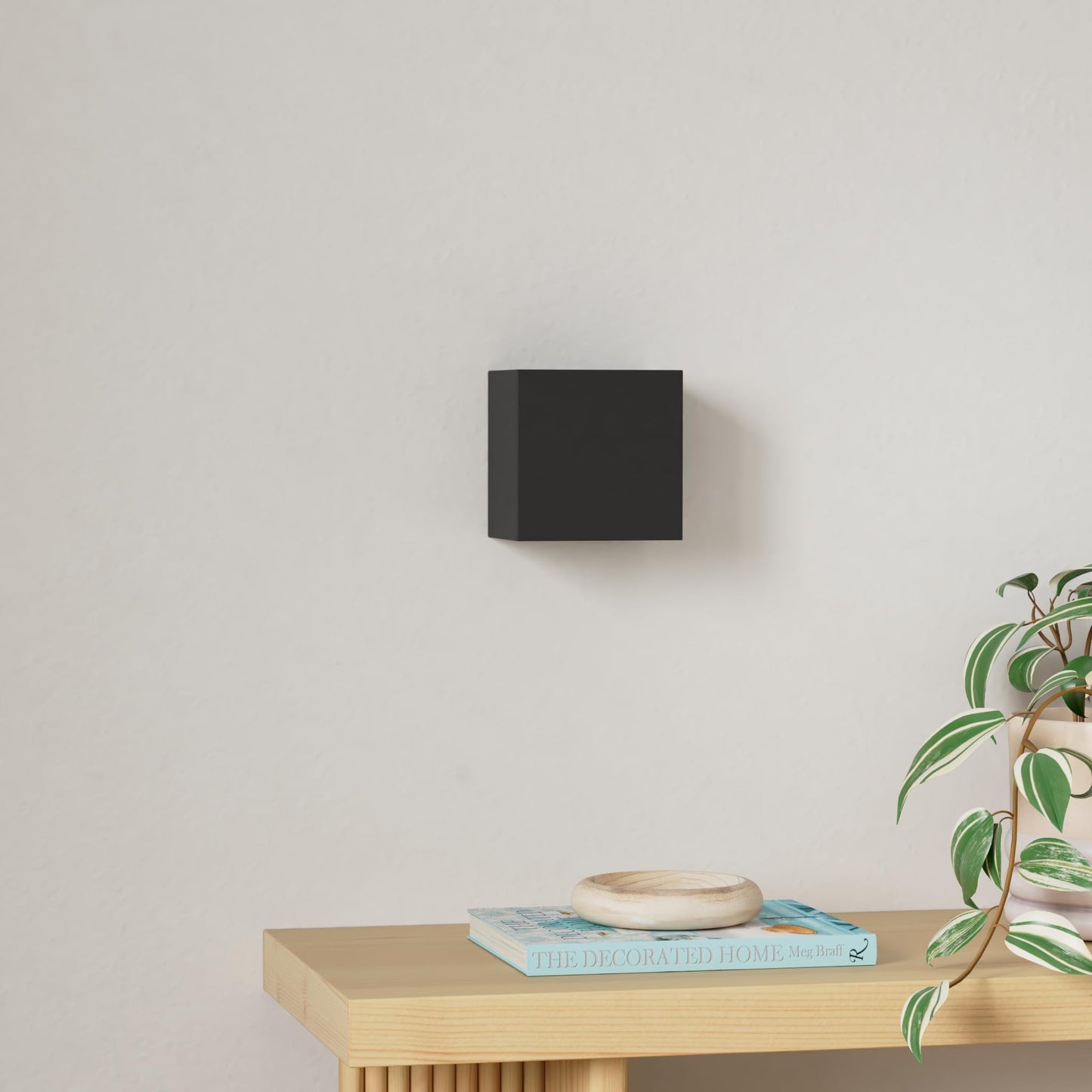 Philips Hue White and Color Ambiance Resonate outdoor wall light, dimmable, 16 million colors, controllable via app, compatible with Amazon Alexa (Echo, Echo Dot) - 929003553001