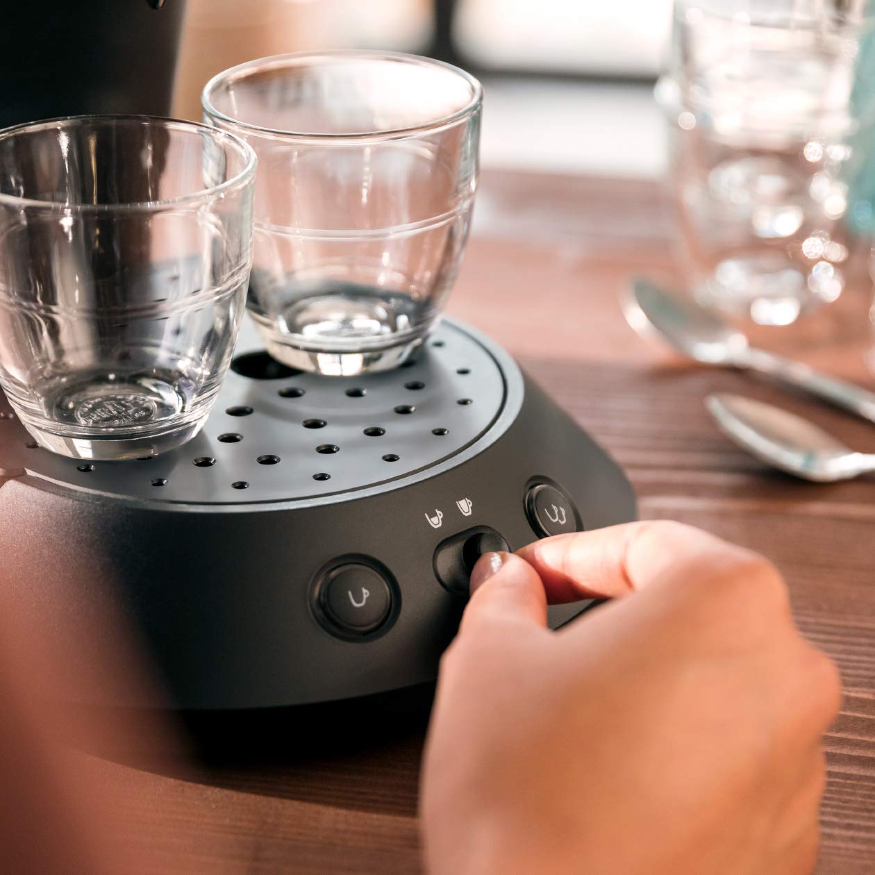 Philips Senseo Original Plus coffee pad machine - choice of coffee strength, Coffee Boost technology, environmentally friendly, two-cup function, 0.7L water tank, quick heating, velvety crema (CSA210/60) - CSA21060