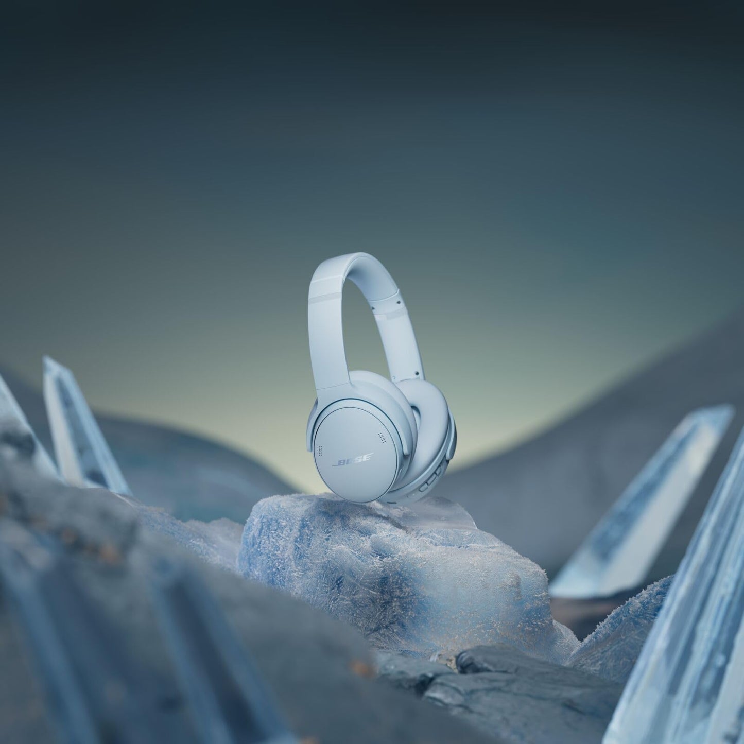 Bose QuietComfort wireless headphones with microphone and noise canceling, Bluetooth over-ear headphones, audiophile headphones, on-ear headphones with noise canceling, up to 24 hours of battery life, ice blue - 884367-1800