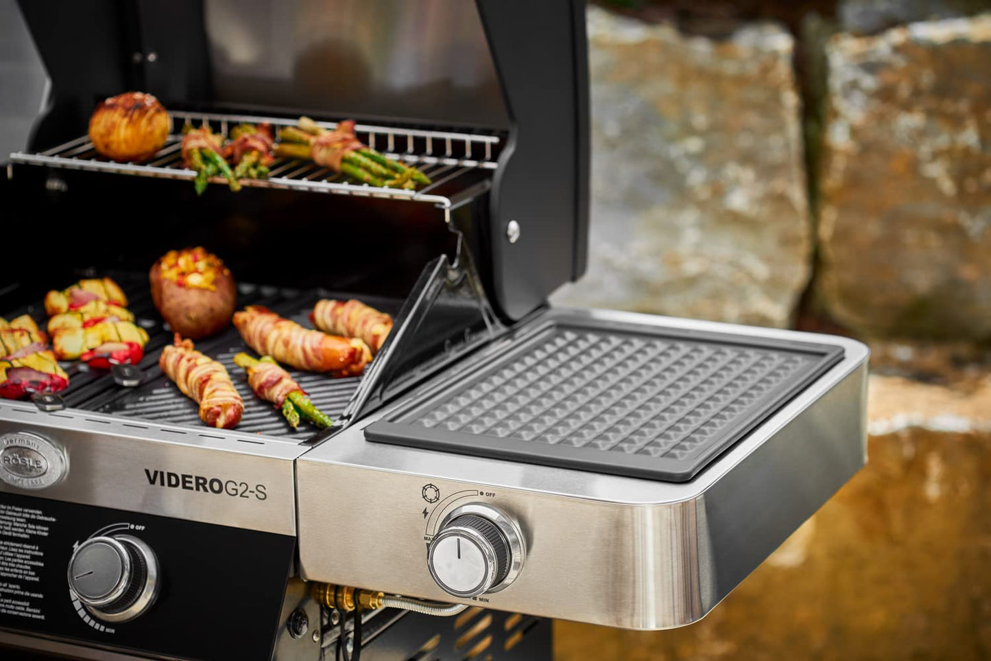 RÖSLE Universal BBQ LED handle light & silicone storage mat, high-quality silicone mat to protect storage surfaces, temperature-resistant up to 220°C, dishwasher-safe, black - 25066