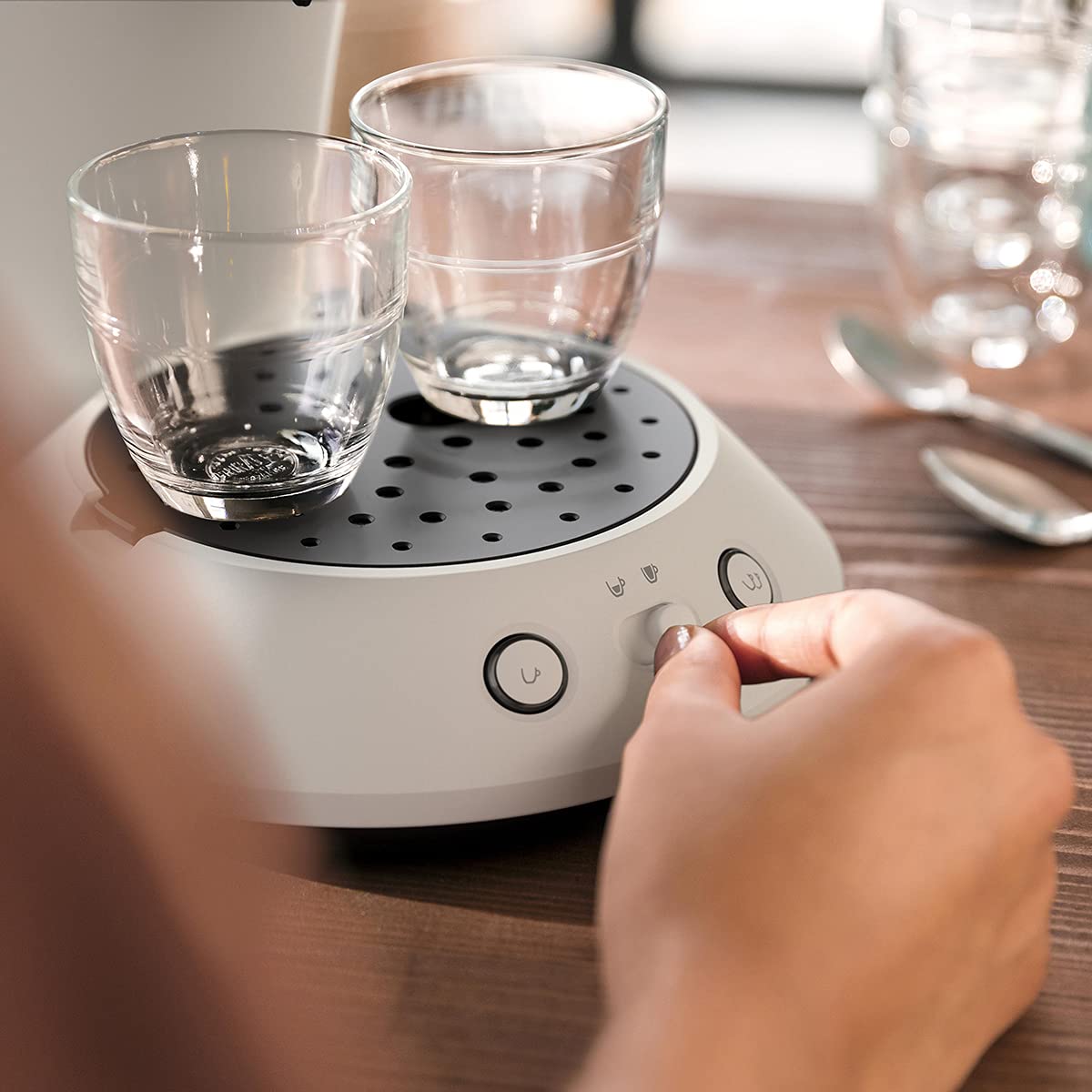 Philips Senseo Original Plus coffee pad machine (choice of coffee strength, coffee boost technology, made of recycled plastic), white CSA210/10