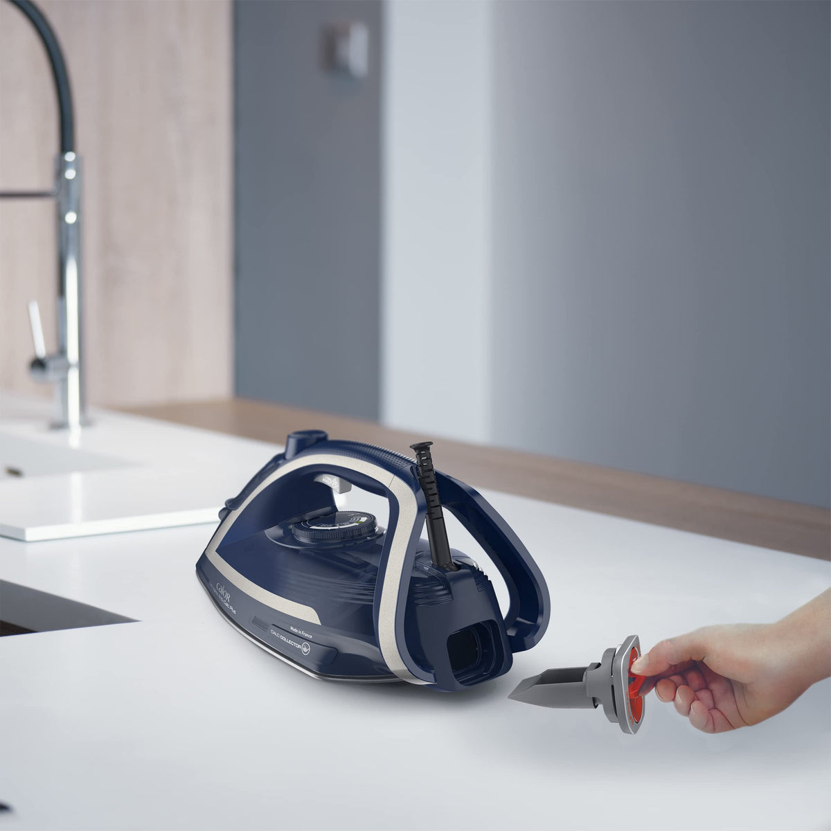 Tefal FV6830 Ultragliss Anti-Calc Plus Steam Iron