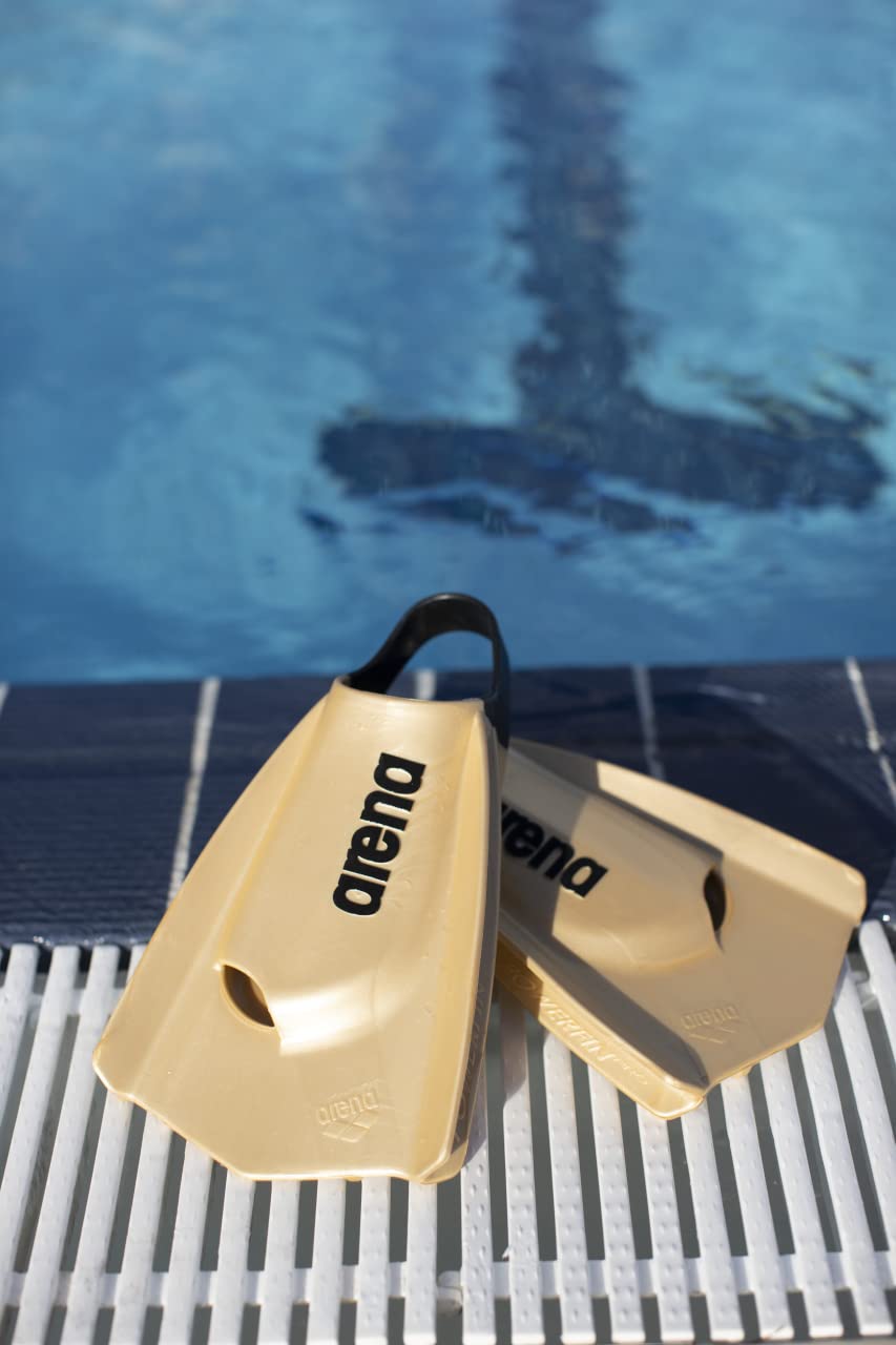 arena Powerfin Pro II swimming pool training fins, swimming fins for adults, fins made of 100% silicone, comfortable short fins for the swimming pool - 006151-110-11-12