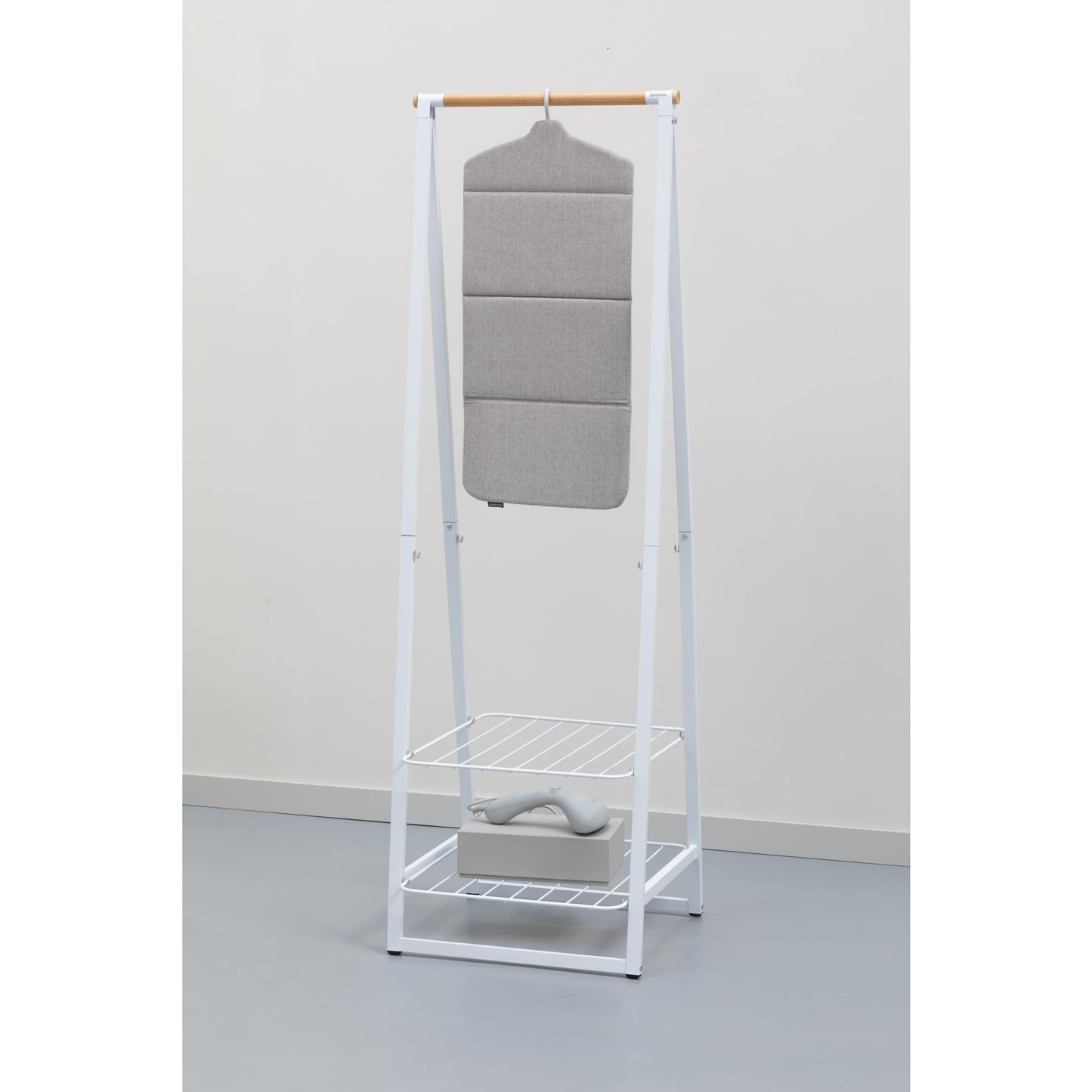 Brabantia - Foldable steam board - for steaming clothes under high pressure - Robust heatproof surface - Versatile hanging hook - Easier steaming with hand steamers - 91.5 cm x 41 cm - Gray - 231742