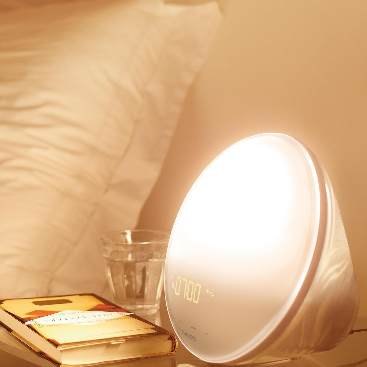 PHILIPS SmartSleep Wake-up Light – bedside lamp and alarm clock with USB, colored sunrise simulation, 20 brightness settings, 7 natural wake-up sounds, midnight light function, model HF3532-01 - HF3532/01
