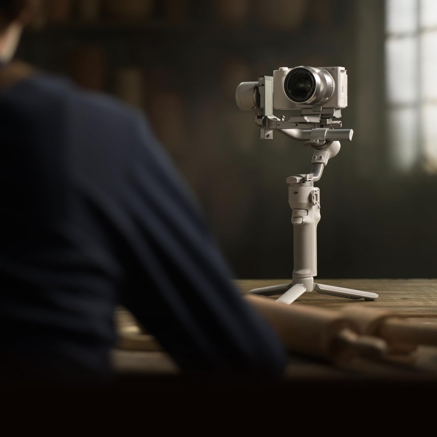 DJI RS 4 Mini, Gimbal Stabilizer for Canon/Sony/Panasonic/Nikon/Fujifilm Camera, Auto Axis Locks, 2kg/4.4lbs Load Capacity, Intelligent Tracking, Camera Gimbal, Native Vertical Shooting - P24M