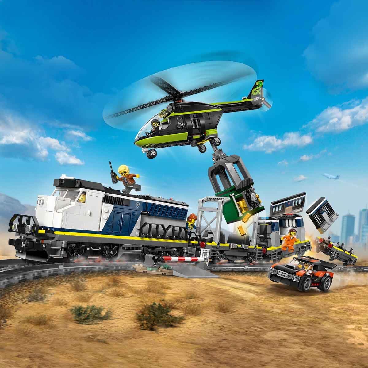 LEGO City Raid on the Police Train - Remote Controlled Toy Train - Model Building with Circular Track, Helicopter, Rally Car and 6 Minifigures - Gift for Boys Ages 7 and Up - 60508