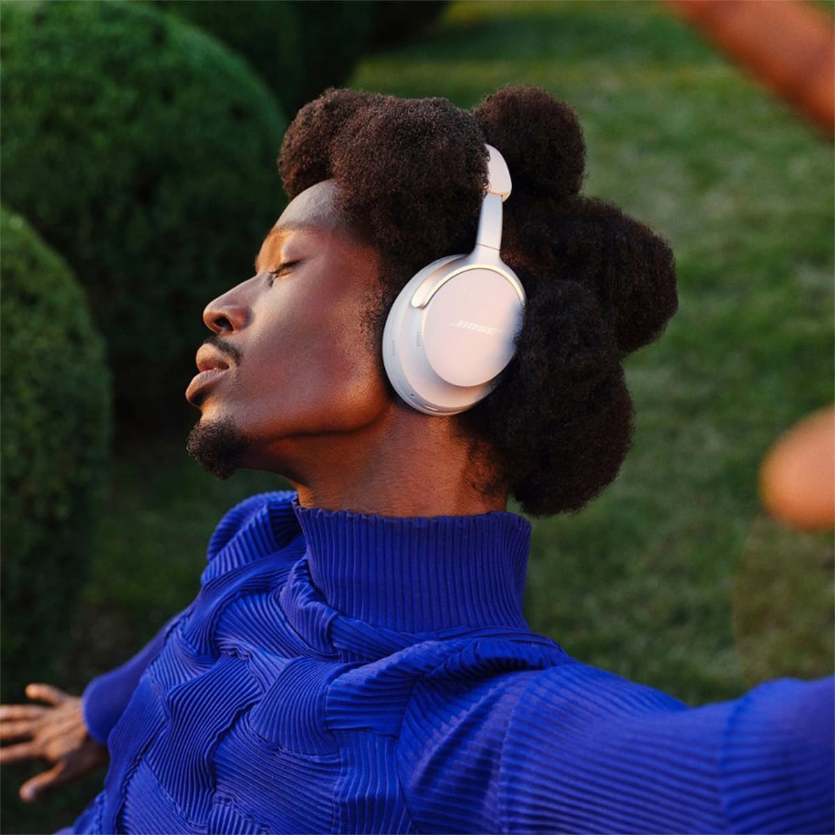 Bose QuietComfort Ultra Headphones  
 Căști Over-Ear cu Noise Cancelling pentru sunet spațial, căști Spatial-Audio, până la 24 de ore autonomie, căști high-end cu sunet surround, Alb fumuriu - 880066-0200