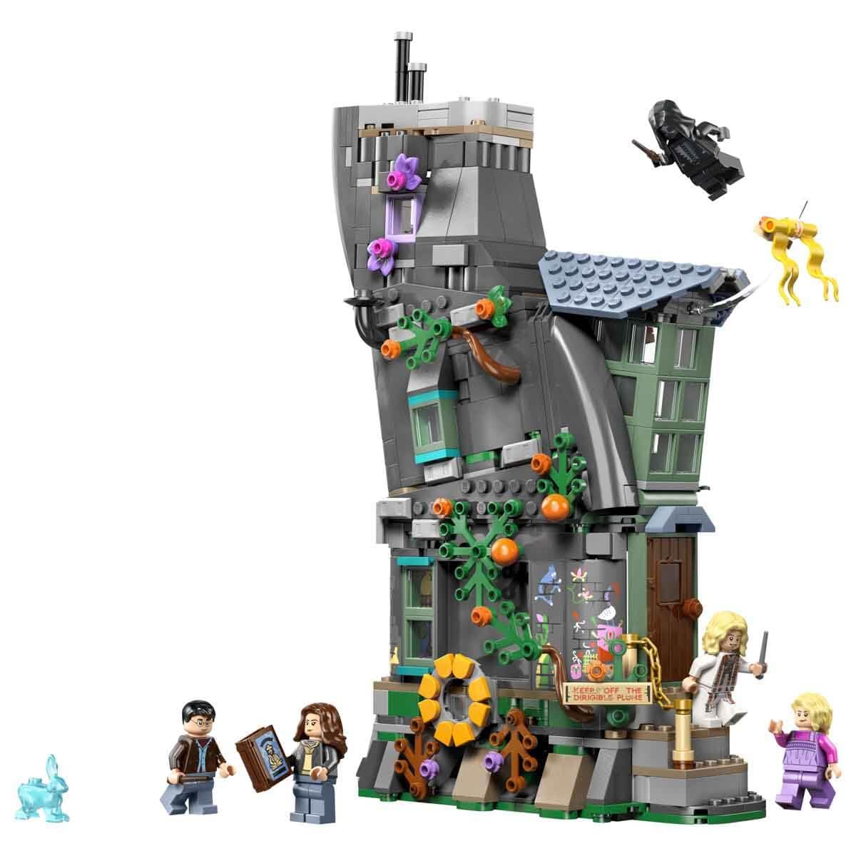 LEGO Harry Potter Luna Lovegoods House - model building with light brick and 5 minifigures - construction kit DIY decoration for the bedroom - creative gift for girls, boys and fans aged 10 and over - 76467