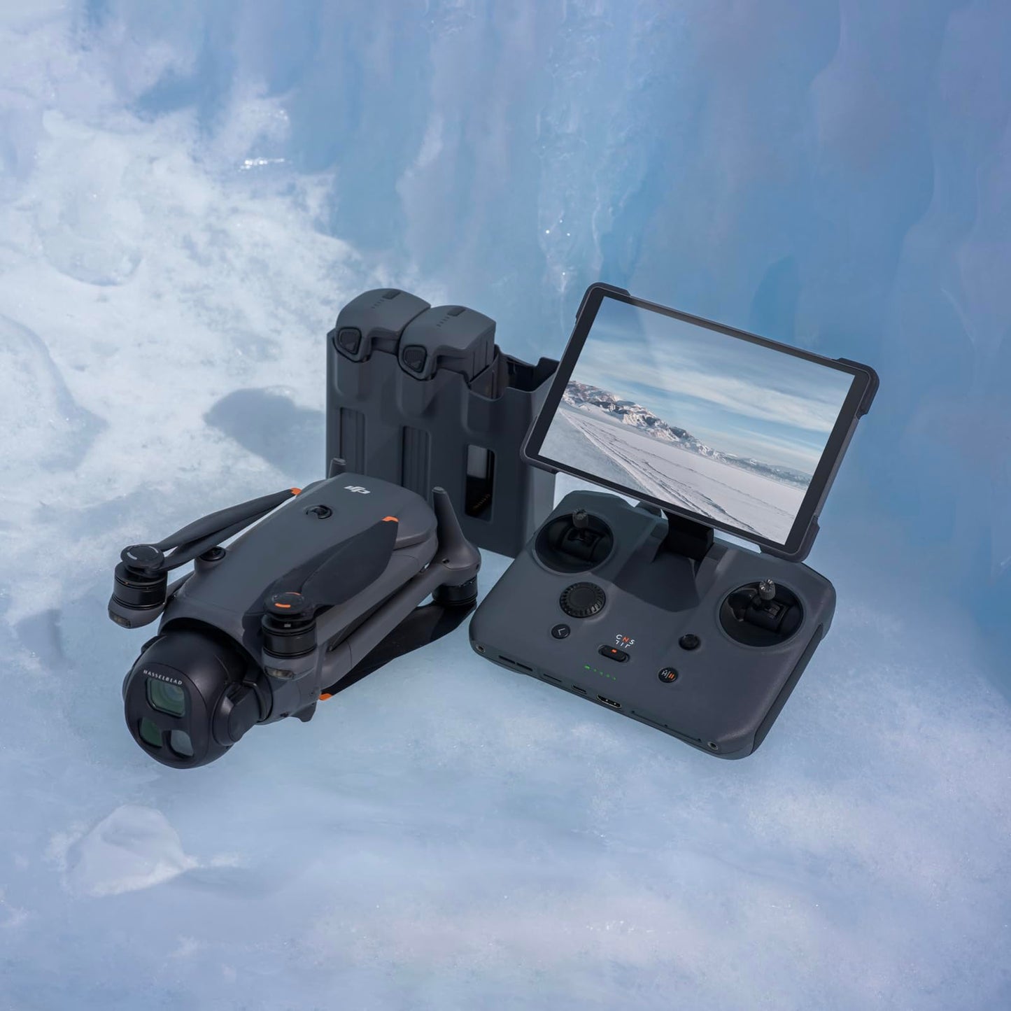 DJI Mavic 4 Pro 512GB Creator Combo, drone with DJI RC Pro 2, flagship triple camera drone with 100 MP 4/3 CMOS Hasselblad camera, 51 min. max. flight time, three batteries, charging station and more - 6937224110014