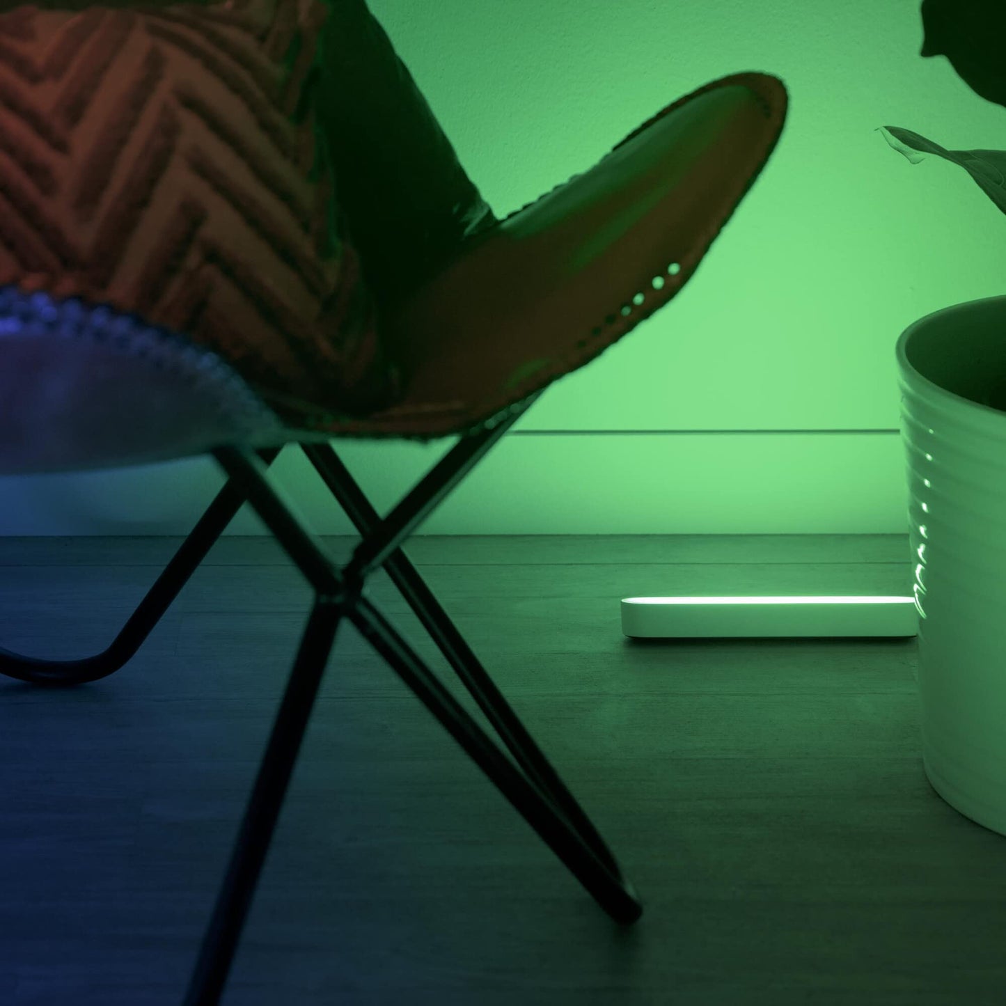 Philips Hue White & Color Ambiance Play Lightbar basic set (500 lm), dimmable LED lightbar for the Hue lighting system with 16 million colors, smart light control via voice or app, white, pack of 1 - 7820131P7