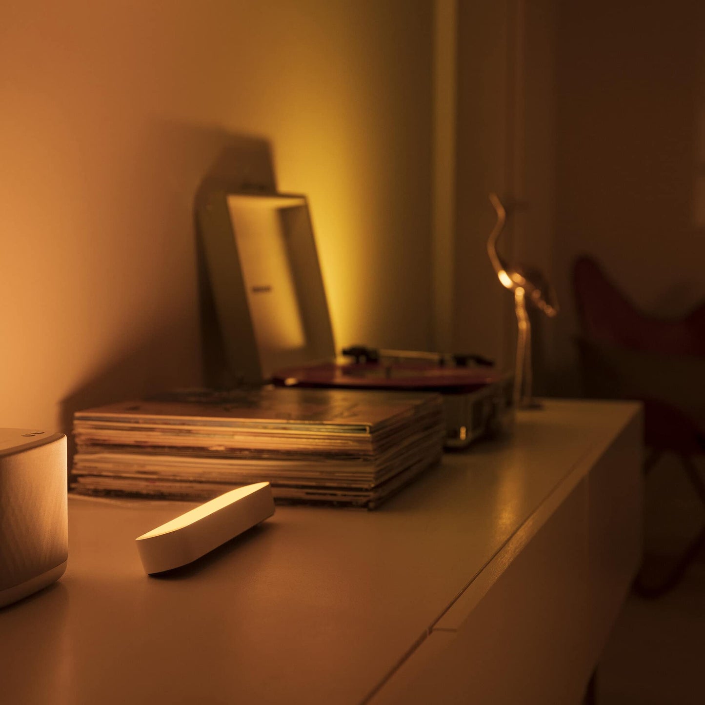Philips Hue White & Color Ambiance Play Lightbar basic set (500 lm), dimmable LED lightbar for the Hue lighting system with 16 million colors, smart light control via voice or app, white, pack of 1 - 7820131P7