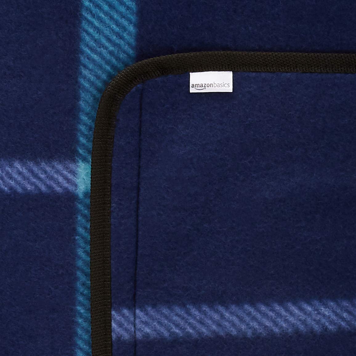 Amazon Basics Travel Accessories - Travel Blanket with Waterproof Backing, 150 x 195 cm, Dark Blue Plaid - TEX0724-4