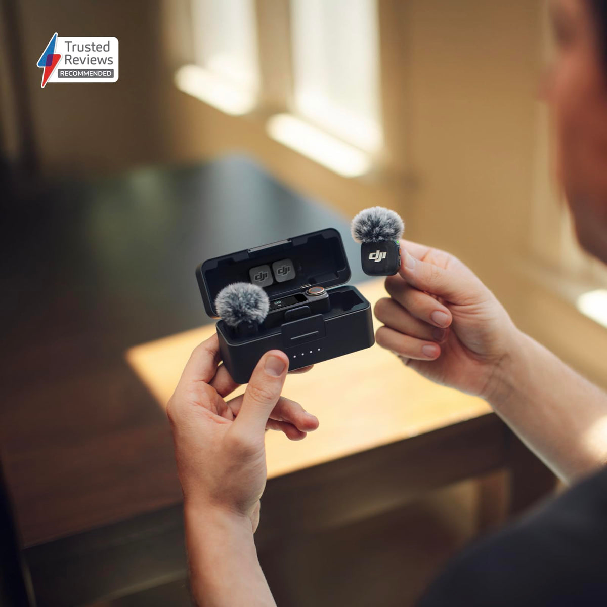 DJI Mic 3 (2 Transmitere + 1 Recepționer + Stație de încărcare), microfon wireless pentru iPhone/Cameră/Android, ultraușor, control adaptiv al câștigului pentru volum echilibrat, 28 de ore de utilizare, Vlog - 6937224171282