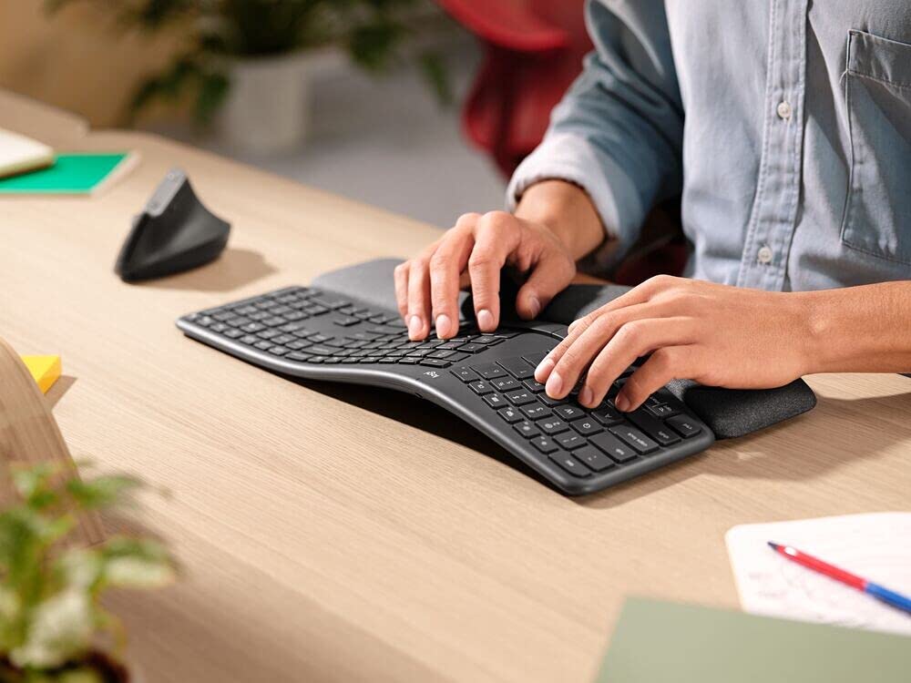 Logitech ERGO K860 Wireless Ergonomic Keyboard - Split Keyboard, Wrist Rest, Natural Typing, Stain-Resistant Material, Bluetooth and USB Connection, for Windows/Mac - Graphite - 920-009167