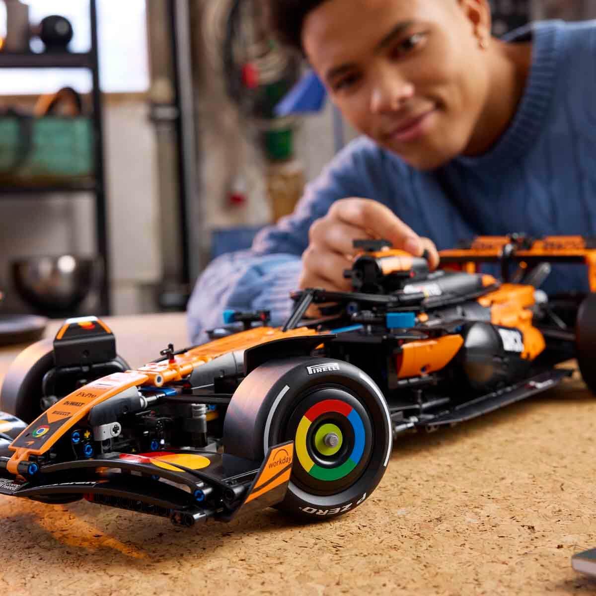 LEGO Technic McLaren MCL39 F1 racing car - model building for adults - collector's set with V6 engine, differential and DRS activation - gift idea for racing and motorsport fans - 42228
