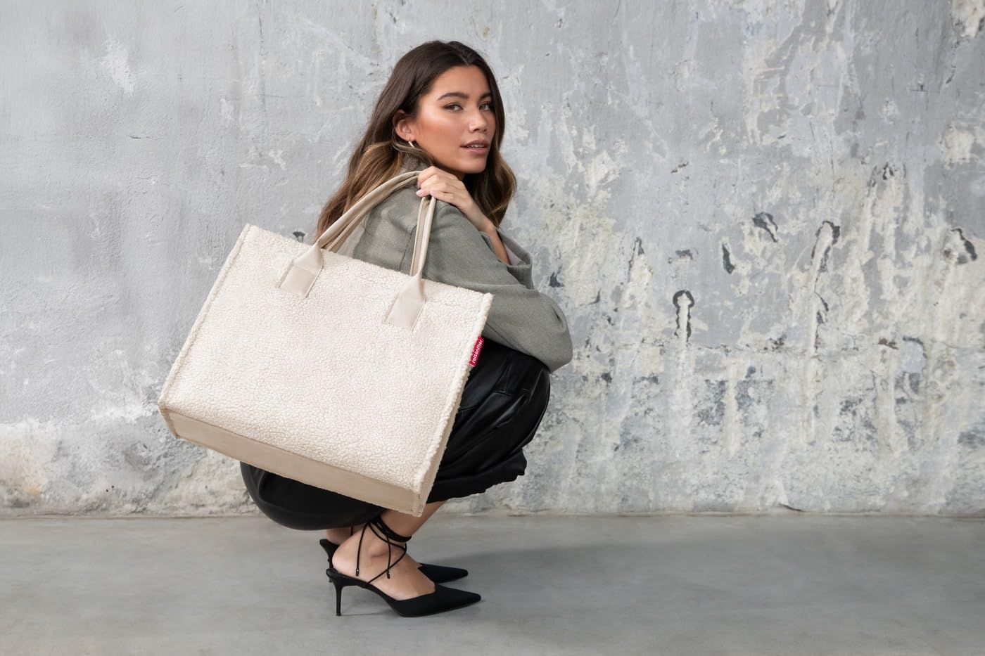 reisenthel daily shopper teddy sand – modern, straightforward shopper for every occasion - practical handbag, large enough for your purchases and everyday items - DN1042