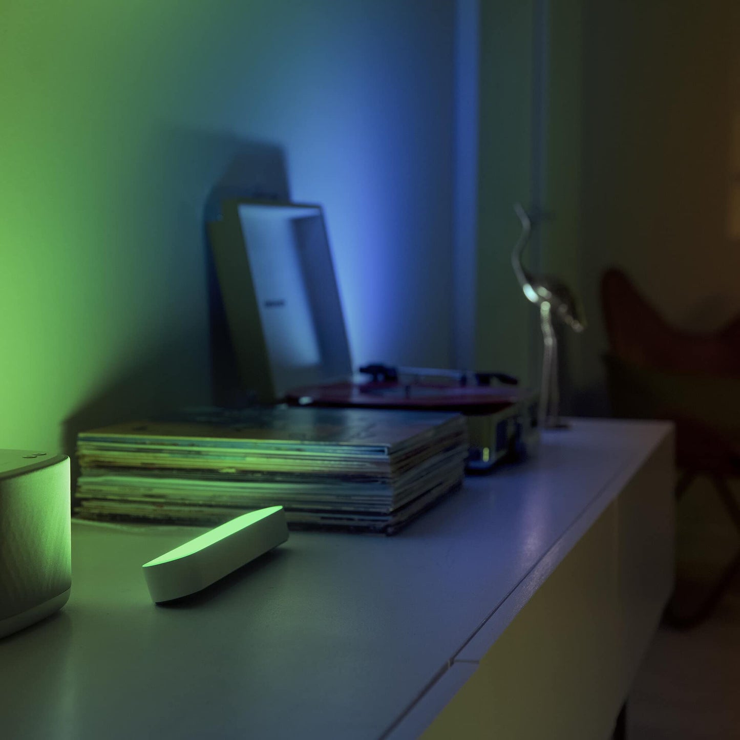 Philips Hue White & Color Ambiance Play Lightbar basic set (500 lm), dimmable LED lightbar for the Hue lighting system with 16 million colors, smart light control via voice or app, white, pack of 1 - 7820131P7