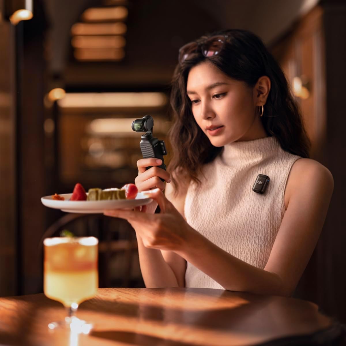 DJI Osmo Pocket 3 Creative Combo, vlog camera 4K with 1-inch CMOS and 4K/120 fps video, 3-axis stabilization, digital camera, fast focusing, including microphone for clear sound, YouTube - 6941565969903