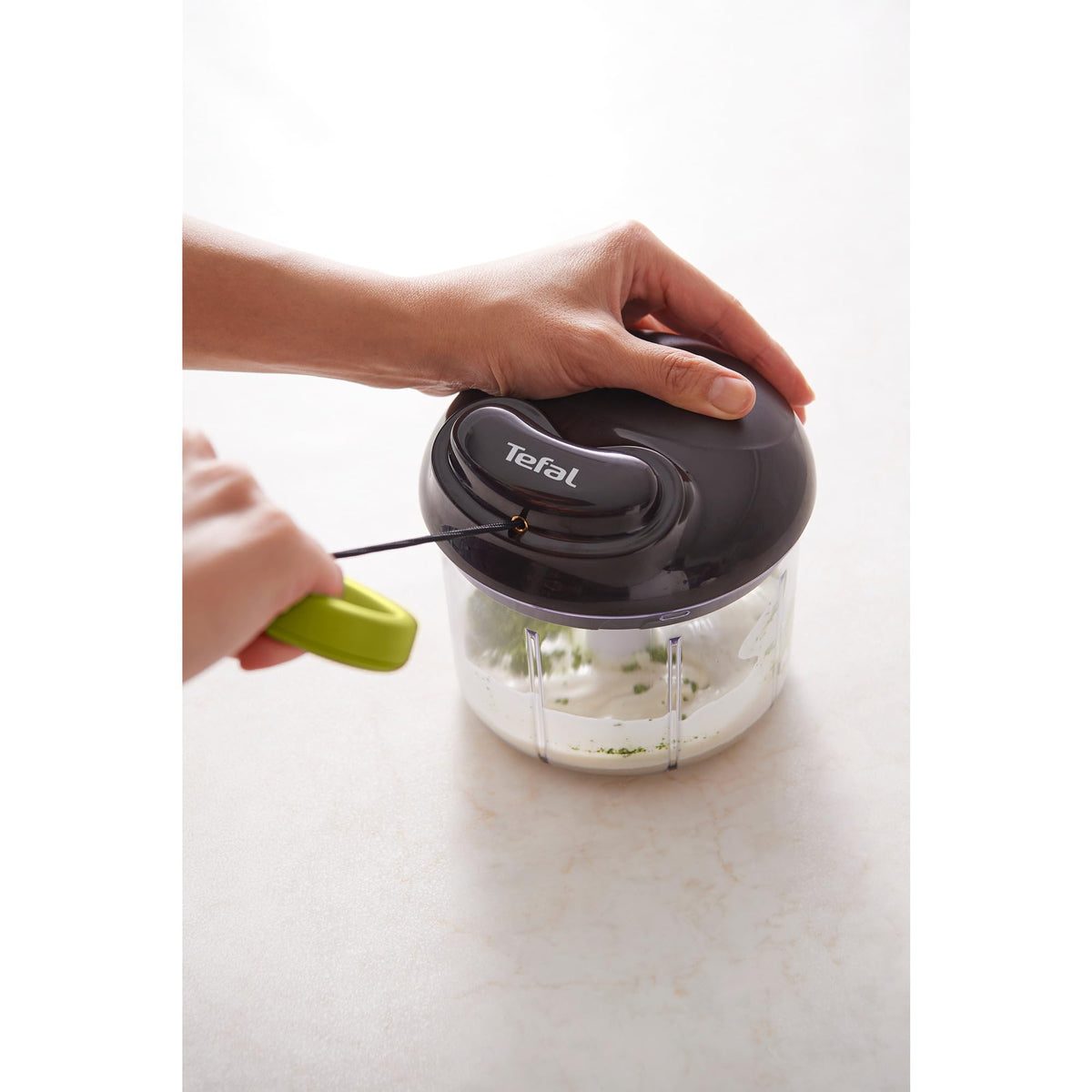 Tefal K13210 5-Second Chopper without electricity, 900ml; Universal chopper for vegetables, fruits, nuts, garlic, baby food. Includes additional ice crusher, puree, and mixing attachments, black/green.