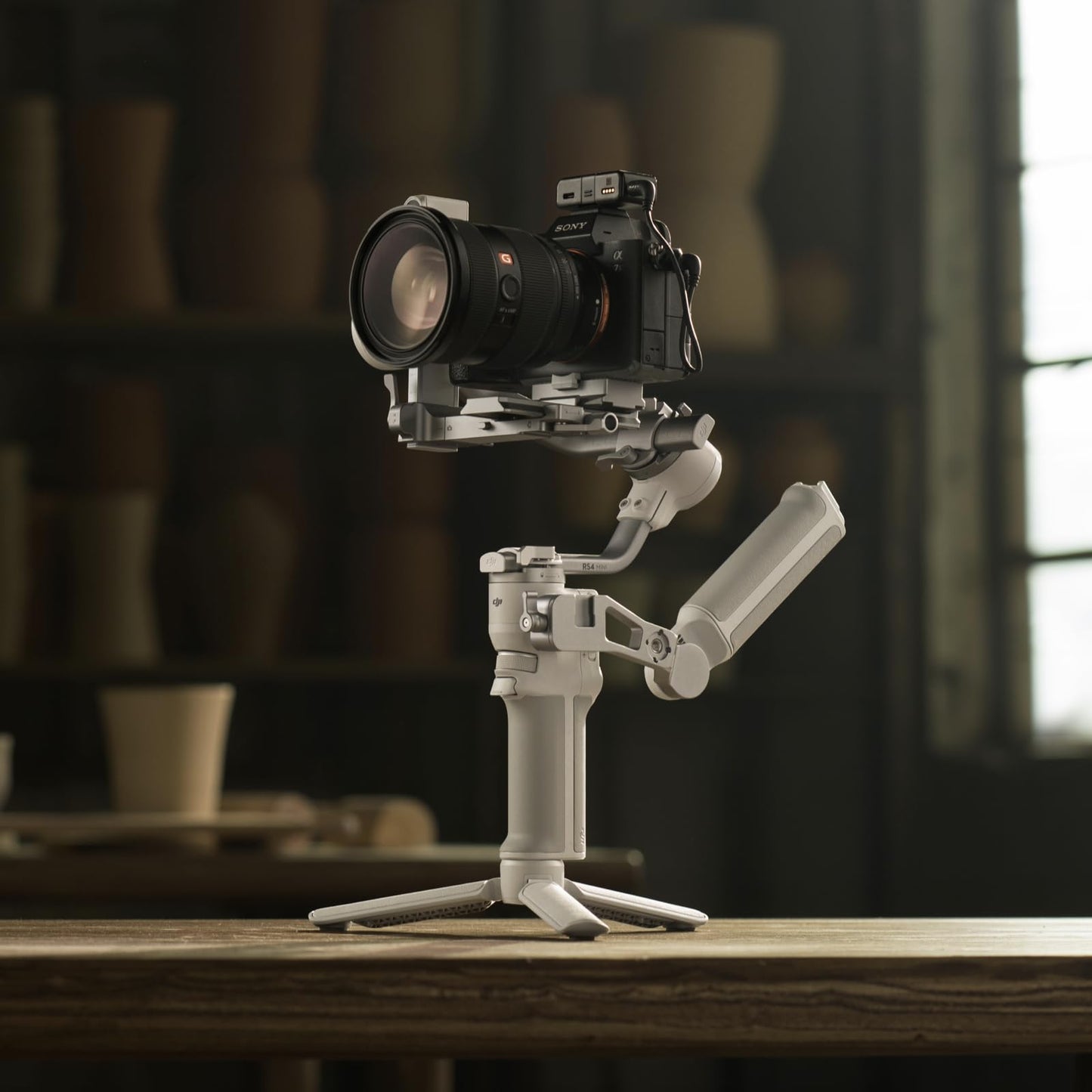 DJI RS 4 Mini Combo, Gimbal Stabilizer for Canon/Sony/Panasonic/Nikon/Fujifilm Camera, Auto Axis Locks, Intelligent Tracking, 2kg Load Capacity, Camera Gimbal, Briefcase Handle - P24M
