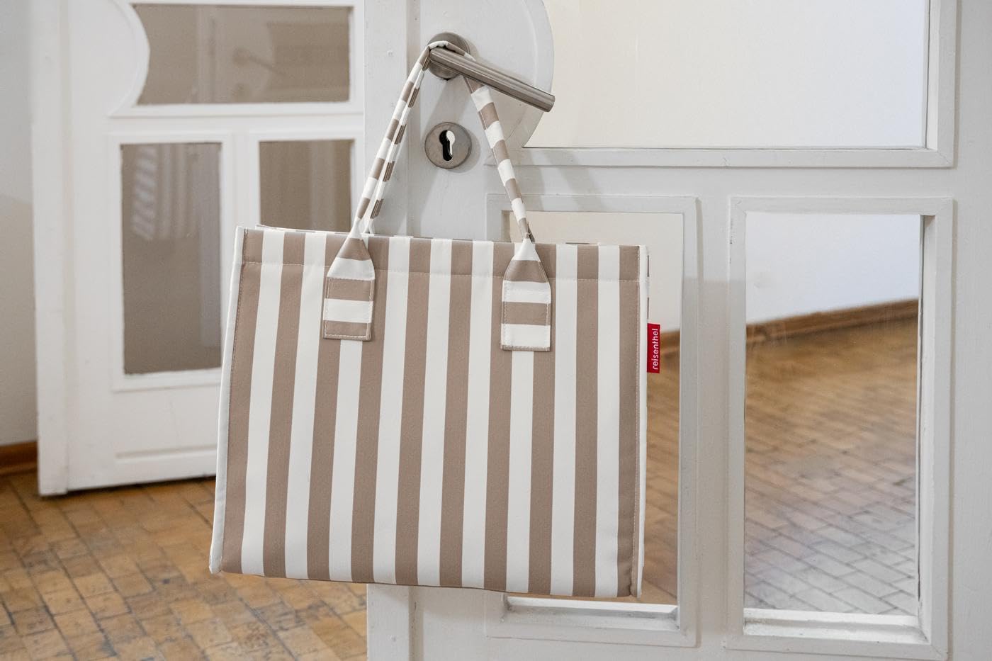 Reisenthel daily shopper summerstripes coffee – Modern, straightforward shopper for every occasion - practical handbag, large enough for your purchases and everyday items - DN6056