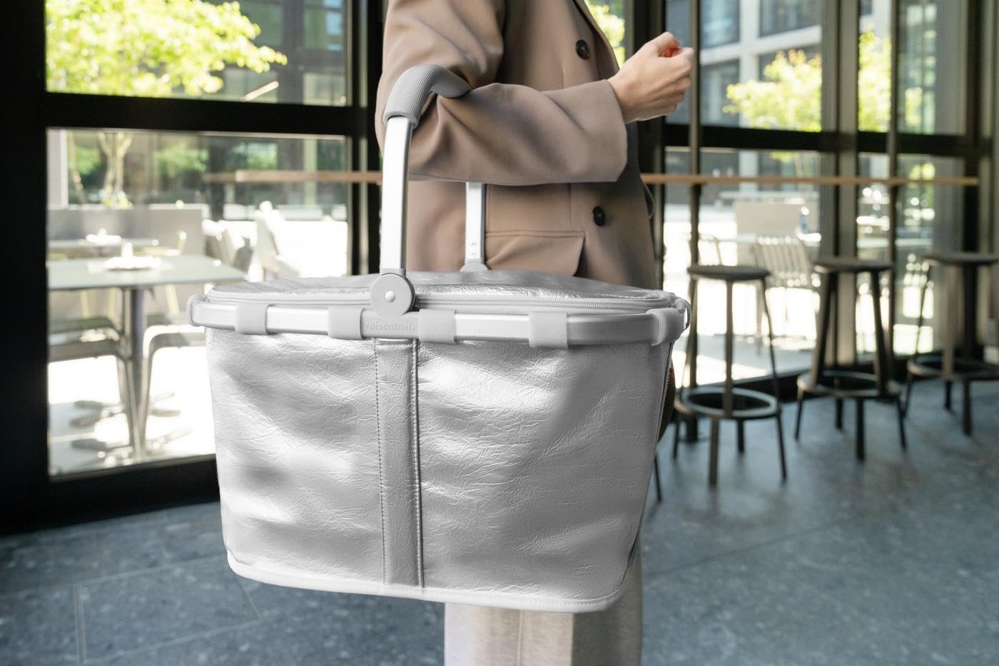 reisenthel carrybag silver crackle – Stable shopping basket with lots of storage space and practical inner pocket – Elegant and water-repellent design - BK7088