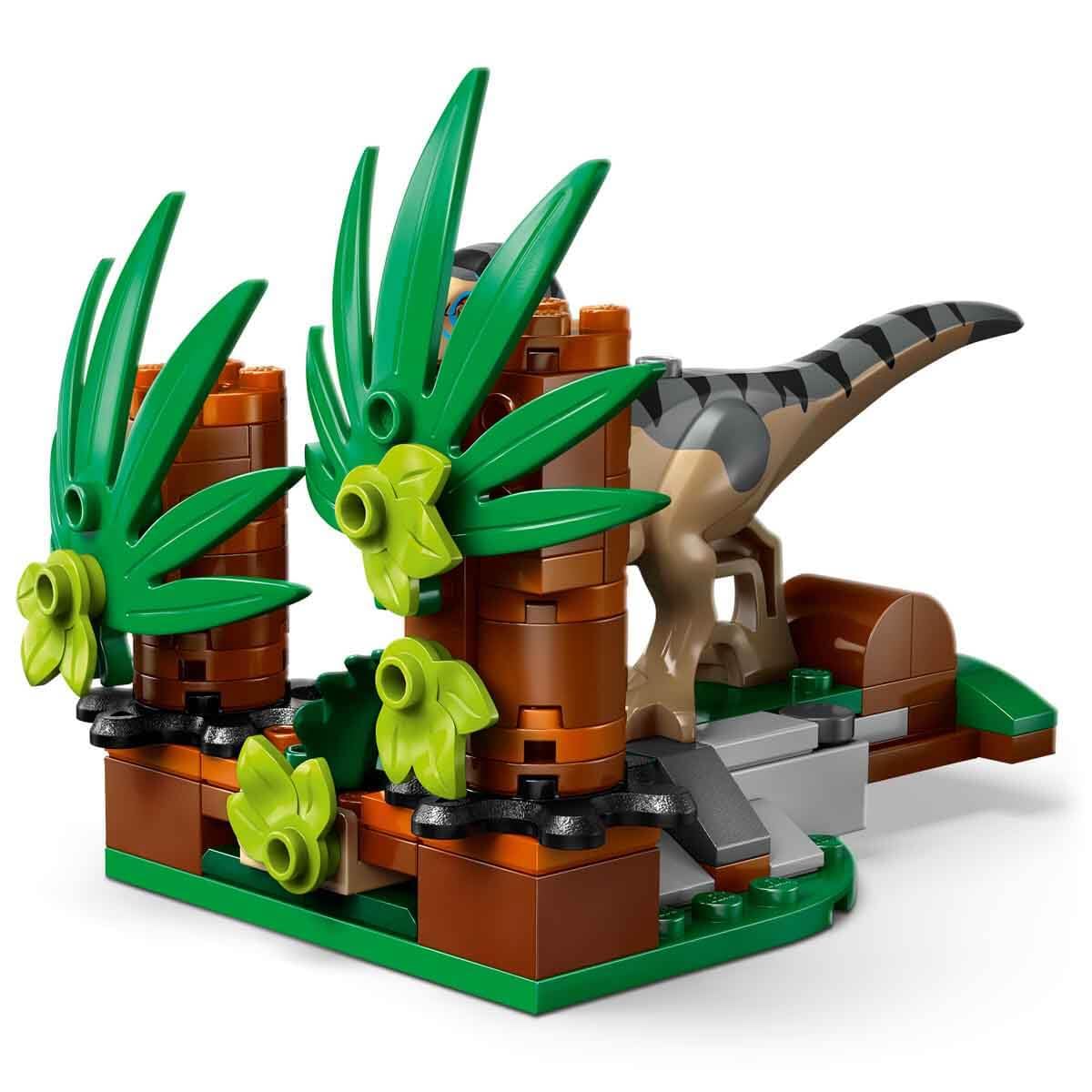 LEGO Jurassic World Raptor: Off-road vehicle chase - 2 dinosaur figures, car, 2 minifigures - gift for boys and girls aged 6 and up, fans of the film "The Rebirth" - 76972