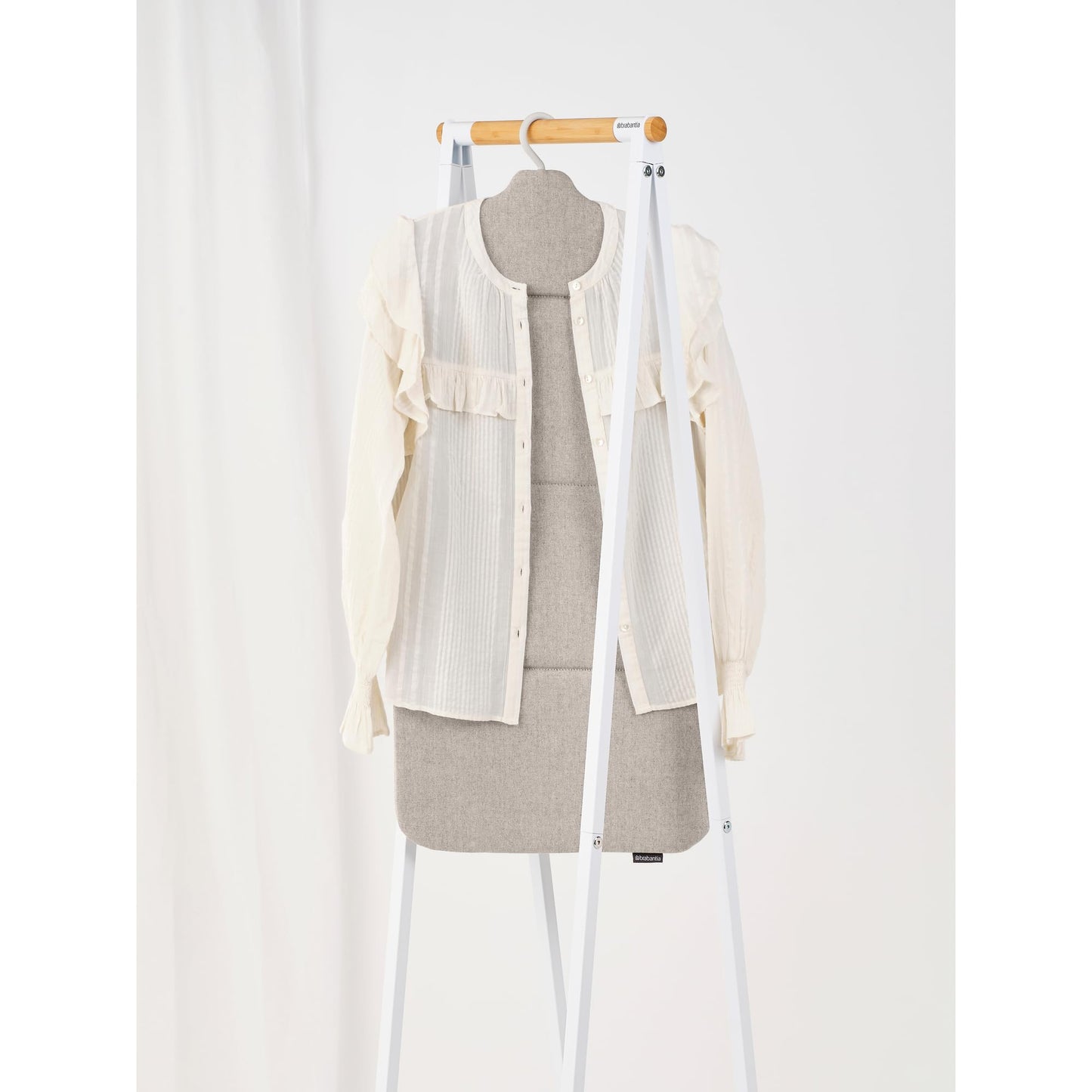 Brabantia - Foldable steam board - for steaming clothes under high pressure - Robust heatproof surface - Versatile hanging hook - Easier steaming with hand steamers - 91.5 cm x 41 cm - Gray - 231742