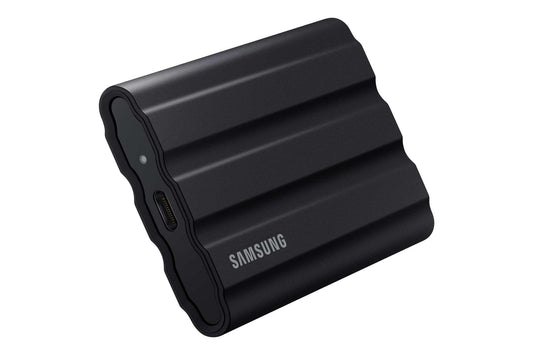 Samsung Portable SSD T7 Shield, 4 TB, USB 3.2 Gen.2, 1,050 MB/s read, 1,000 MB/s write, robust external hard drive outdoor for Mac, PC and smartphone, black, MU-PE4T0S/EU