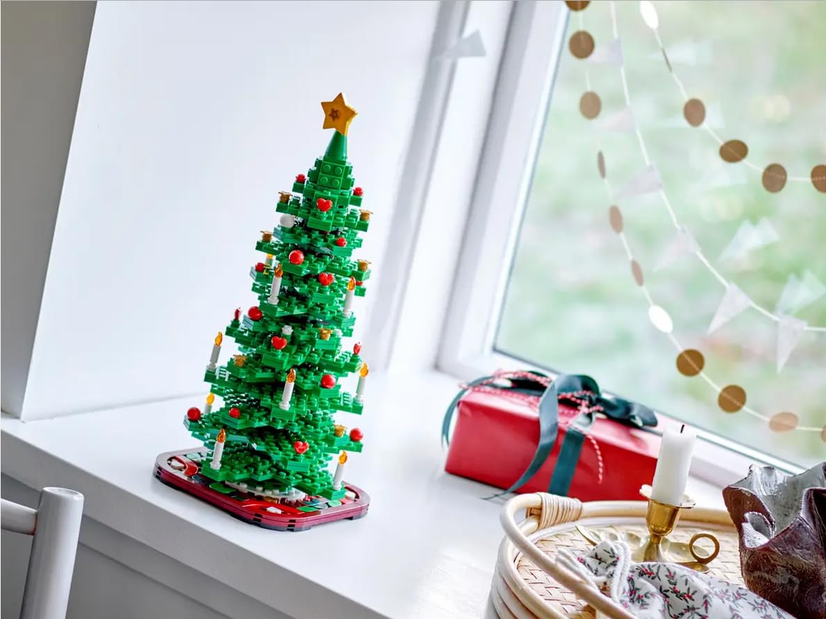 LEGO Christmas tree - 2-in-1 building set - toy for children aged 9 and up - DIY decoration for building and displaying - Christmas gift for boys, girls and adults - 40573