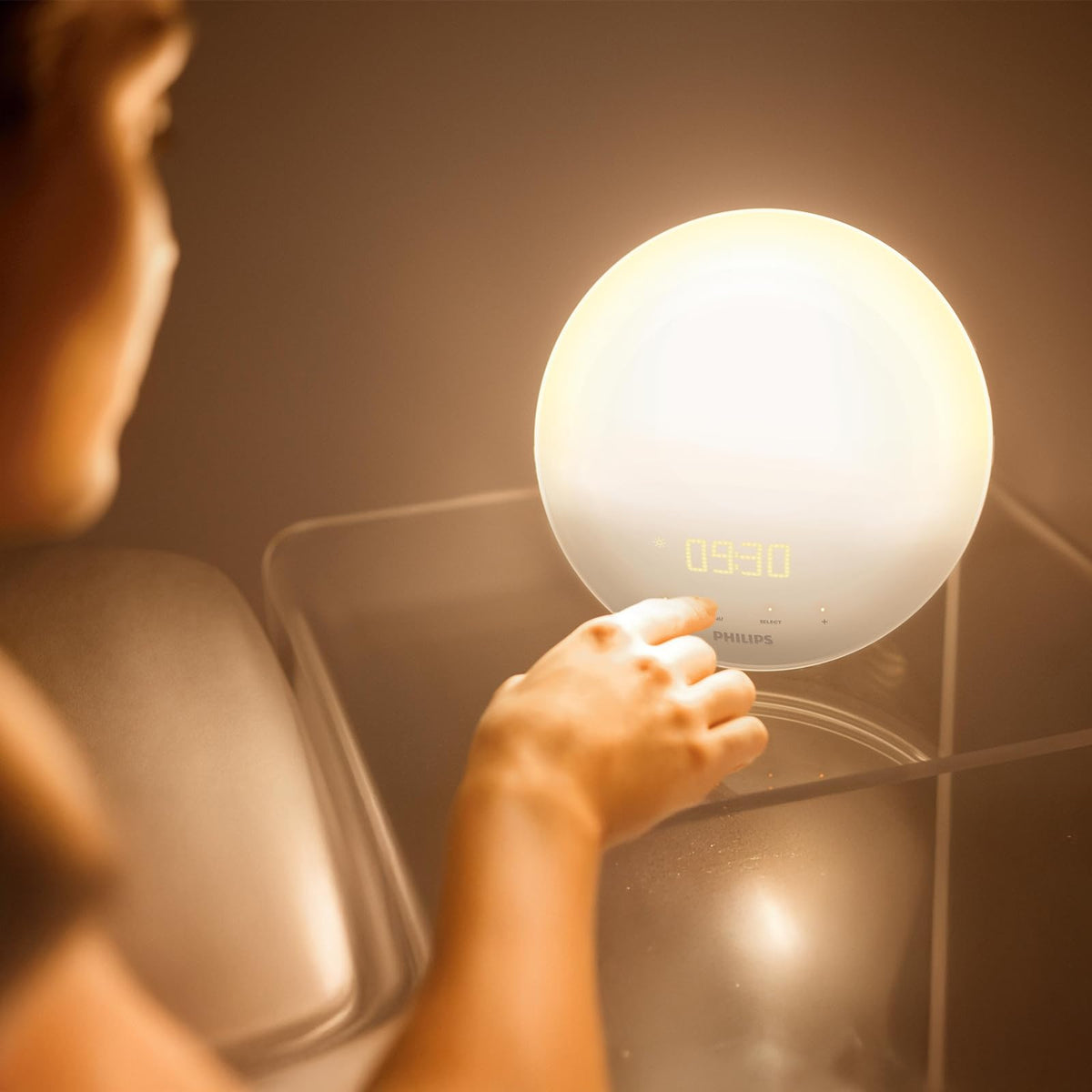 PHILIPS SmartSleep Wake-up Light – bedside lamp and alarm clock with USB, colored sunrise simulation, 20 brightness settings, 7 natural wake-up sounds, midnight light function, model HF3532-01 - HF3532/01