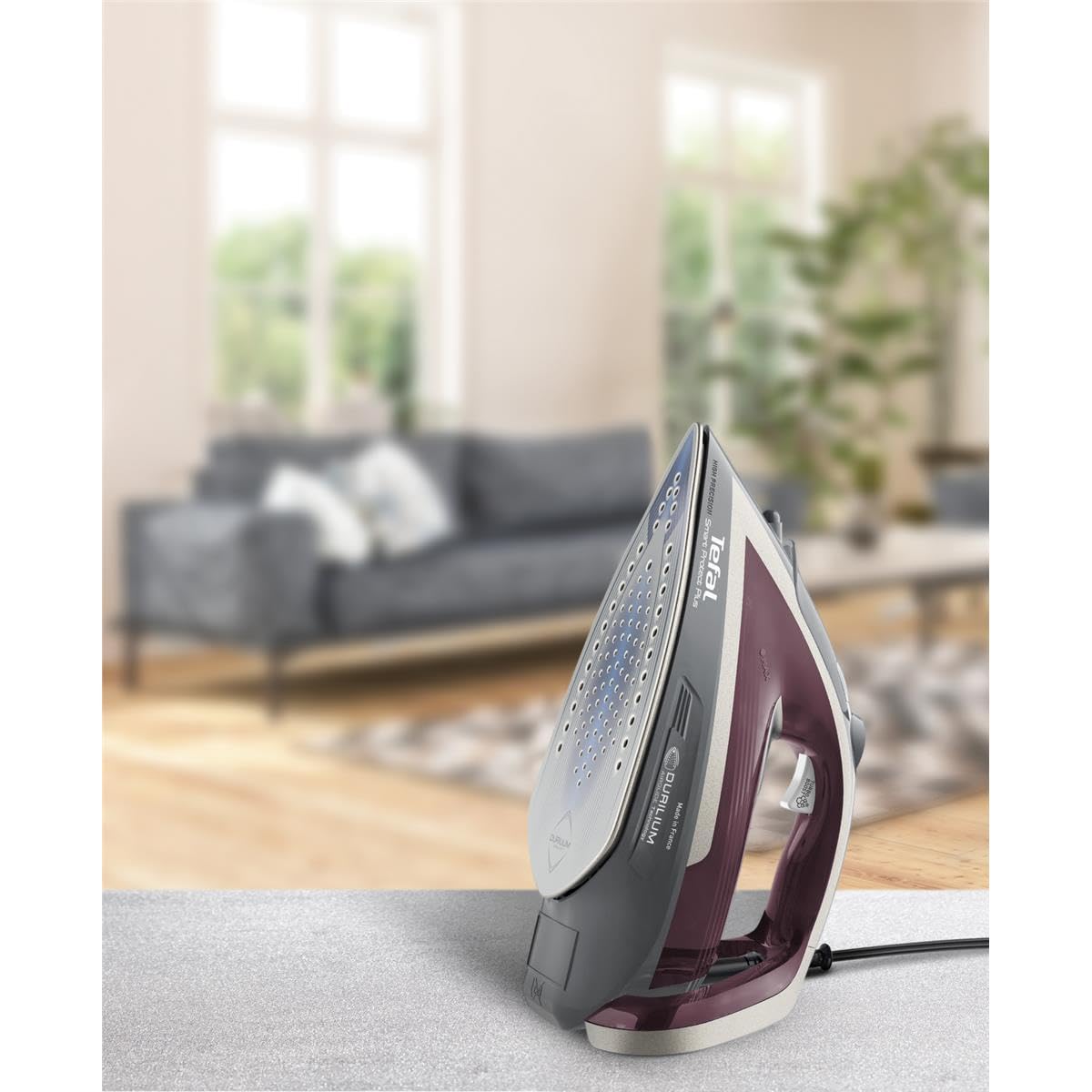 Tefal Fier de călcat cu abur Smart Protect Plus, 2800W, eliberare continuă de abur de până la 40 g/min., oprire automată, abur vertical, talpă de călcat Durilium Airglide, vin roșu/gri, FV6870