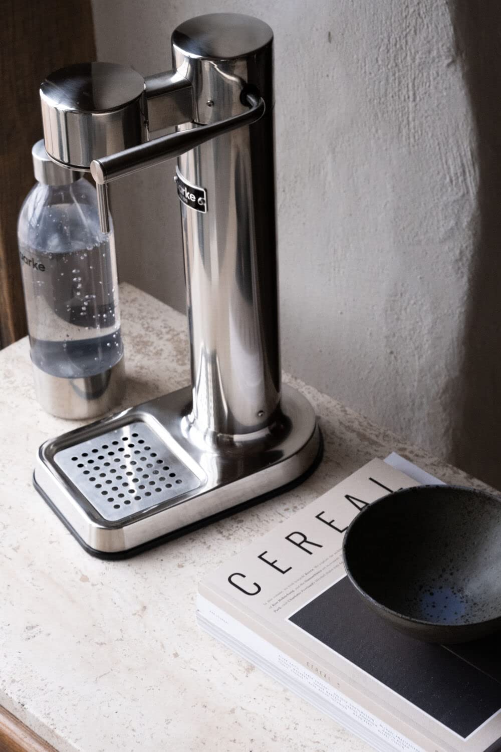 Aarke Carbonator 3, stainless steel sparkling water maker in a modern stainless steel finish with 2x BPA-free 1L PET bottles, sparkling water maker for tap water, compatible with 60L CO2 cylinders - AA-C3