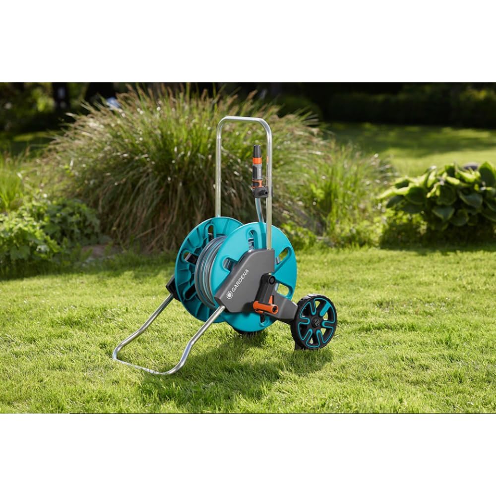 Gardena CleverRoll M: Hose trolley with up to 60 m capacity, particularly stable, with clip for syringe storage, drip stop, freely selectable crank side (18511-20)