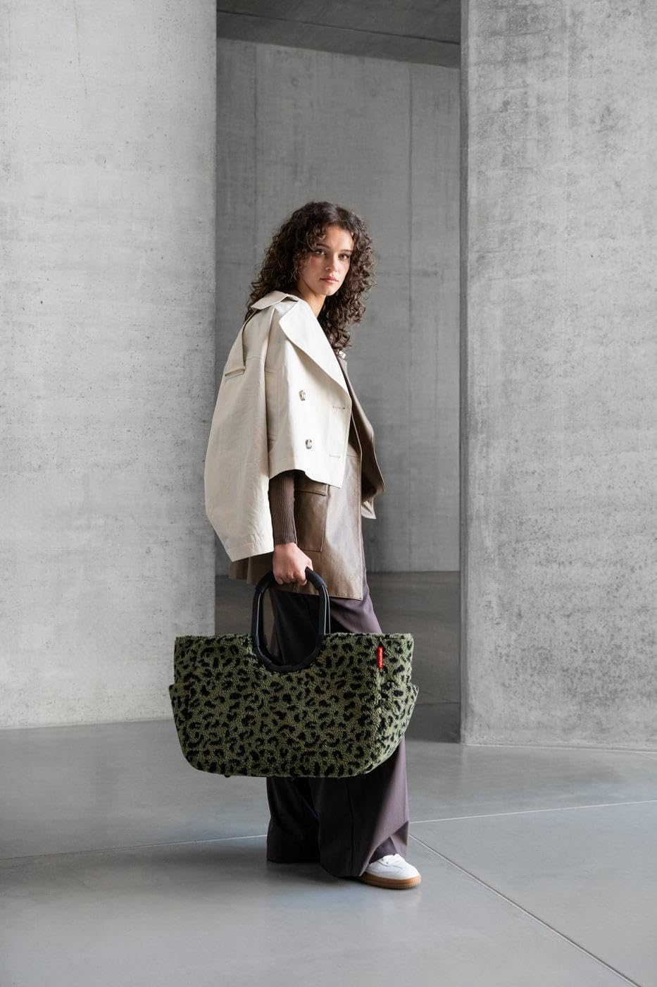 reisenthel loopshopper L teddy leo olive – sturdy bag with practical compartments made from recycled PET bottles – charming and water-repellent design - OR5055