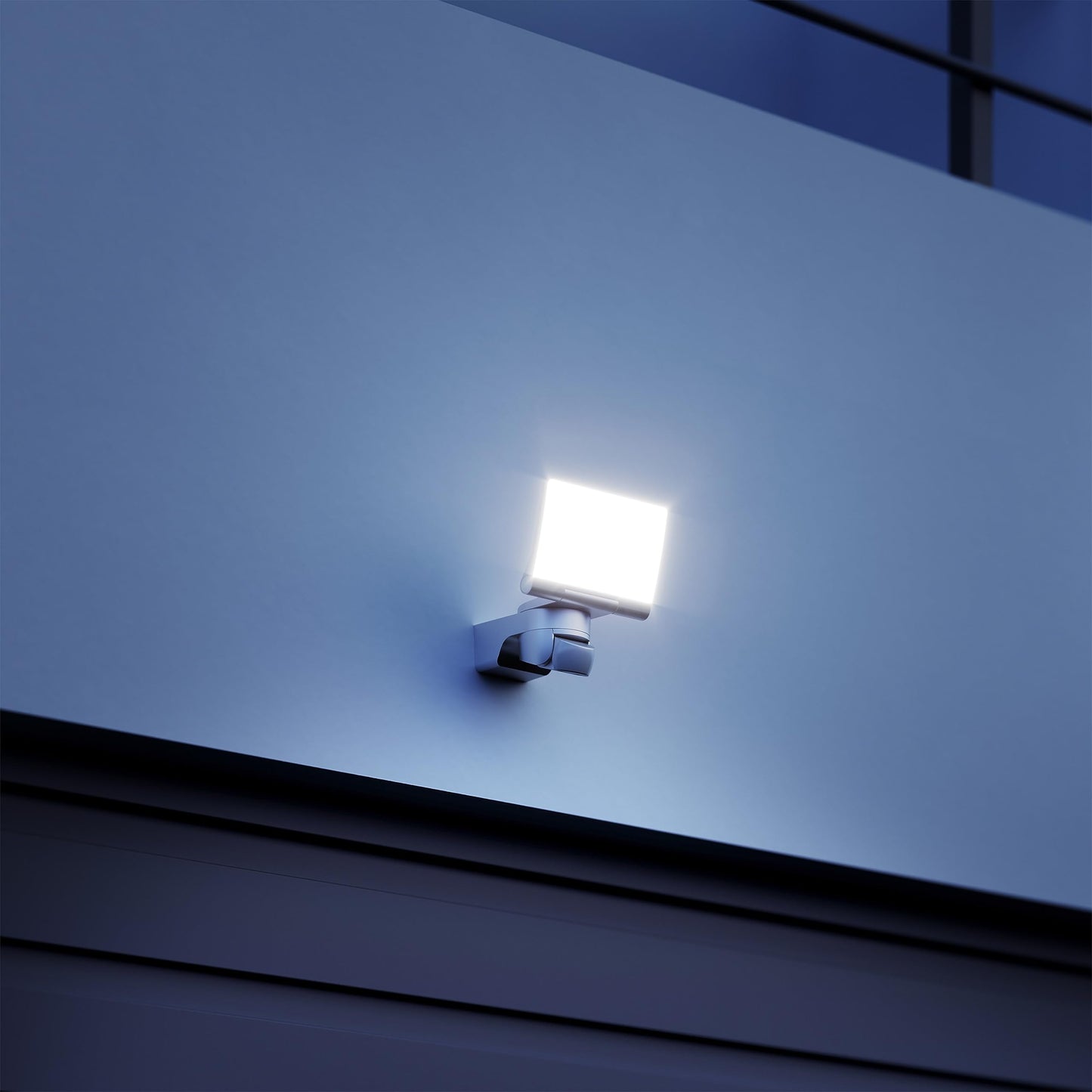 Steinel LED spotlight XLED Home 2 S white, floodlight, fully swiveling, 13.7 W, 180° motion detector, 10 m range, 1550 lm - 33088