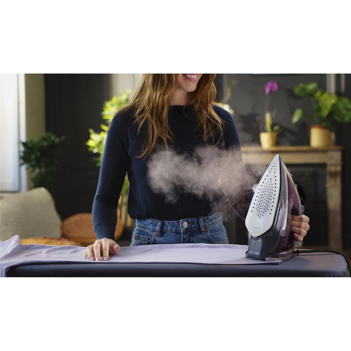 Tefal Fier de călcat cu abur Smart Protect Plus, 2800W, eliberare continuă de abur de până la 40 g/min., oprire automată, abur vertical, talpă de călcat Durilium Airglide, vin roșu/gri, FV6870