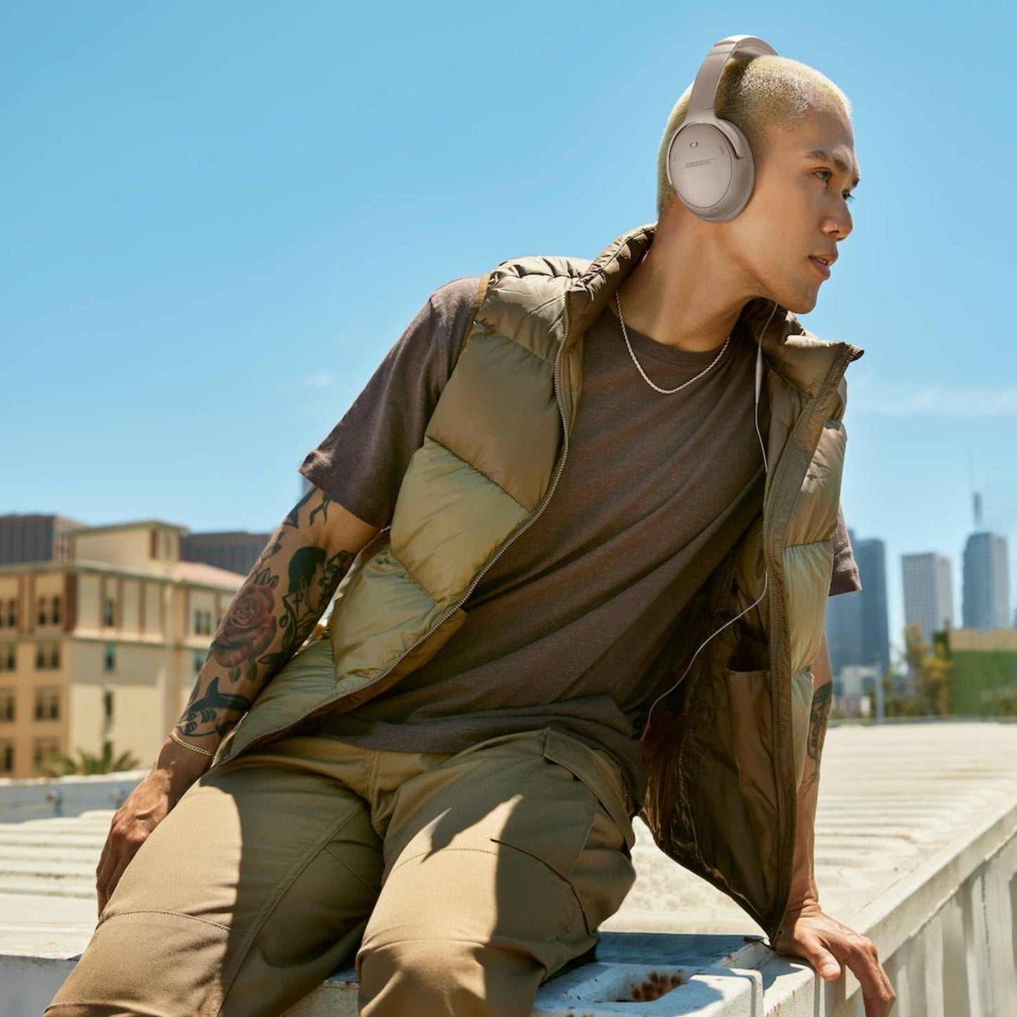 Bose QuietComfort wireless headphones with microphone and noise canceling, Bluetooth over-ear headphones with noise canceling, up to 24 hours of battery life, sandstone - Limited Edition - 884367-1100