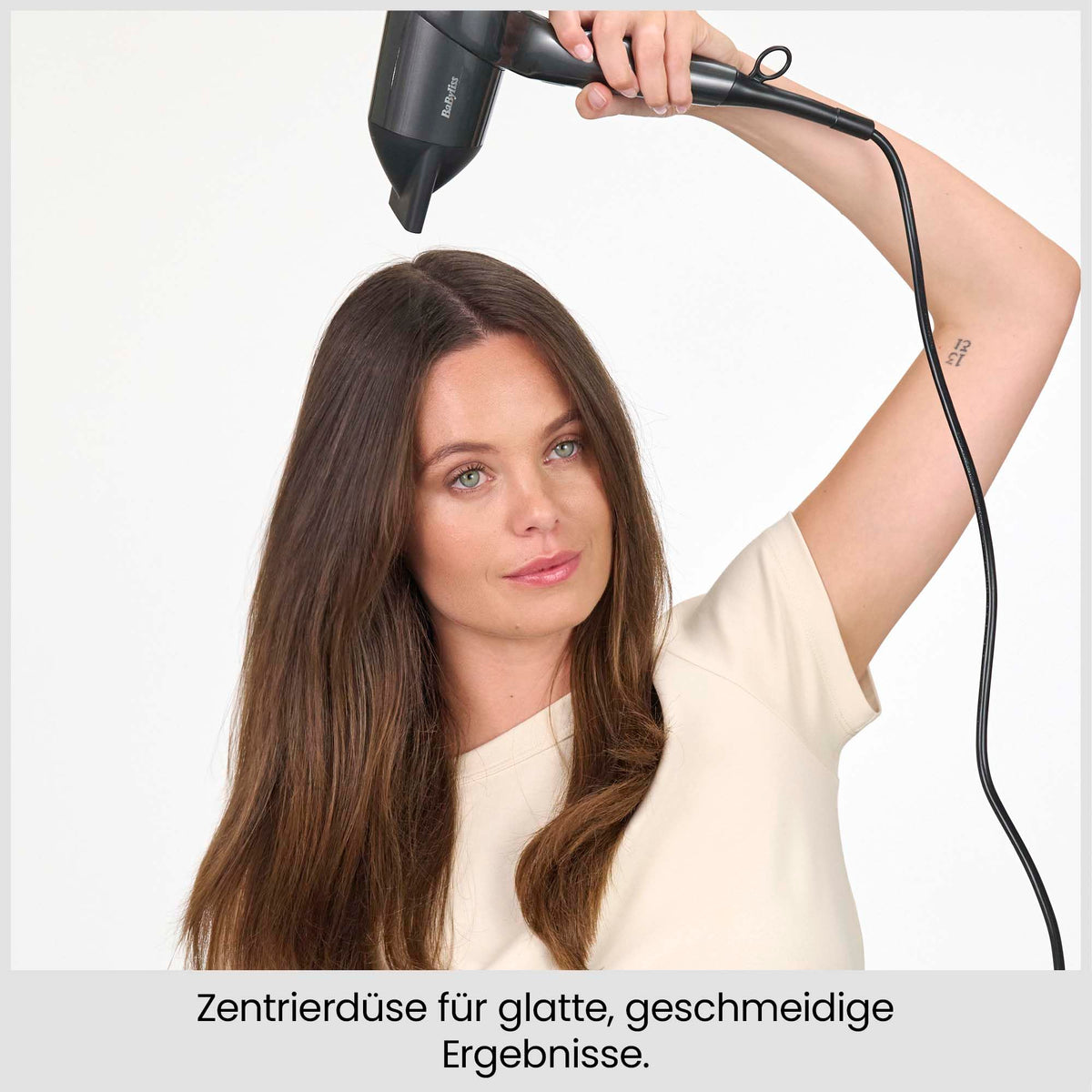BaByliss Titanium Shine 1600W Uscător de păr cu difuzor – Uscător de păr puternic și compact, design ergonomic, tehnologie cu ioni împotriva frizz-ului, 3 niveluri de căldură și 3 viteze ale aerului, argintiu, D6200DE