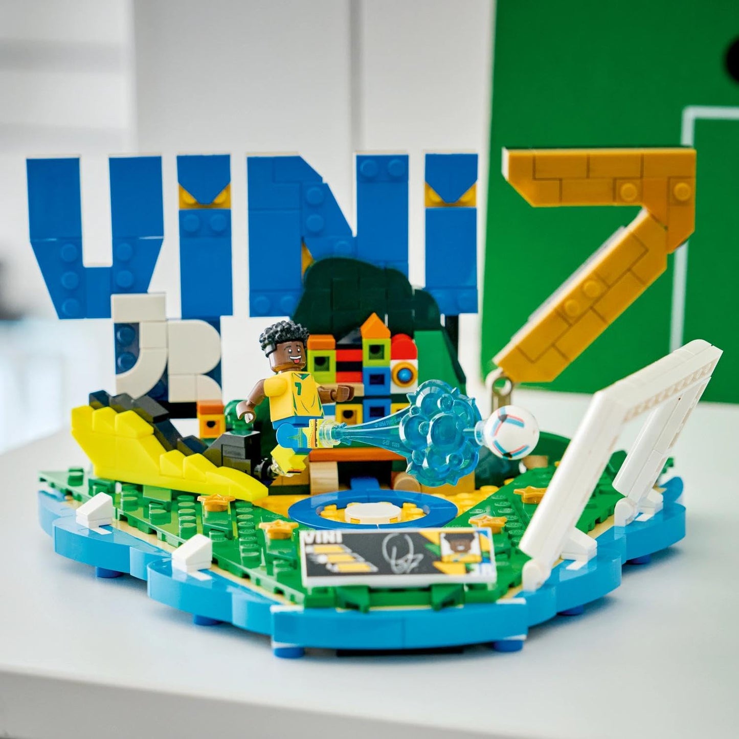 LEGO Editions Vini Jr. - Football highlights toy - 3D model building with minifigure to collect - children's room decoration - gift for boys, girls aged 10 and over and adult sports fans - 43027